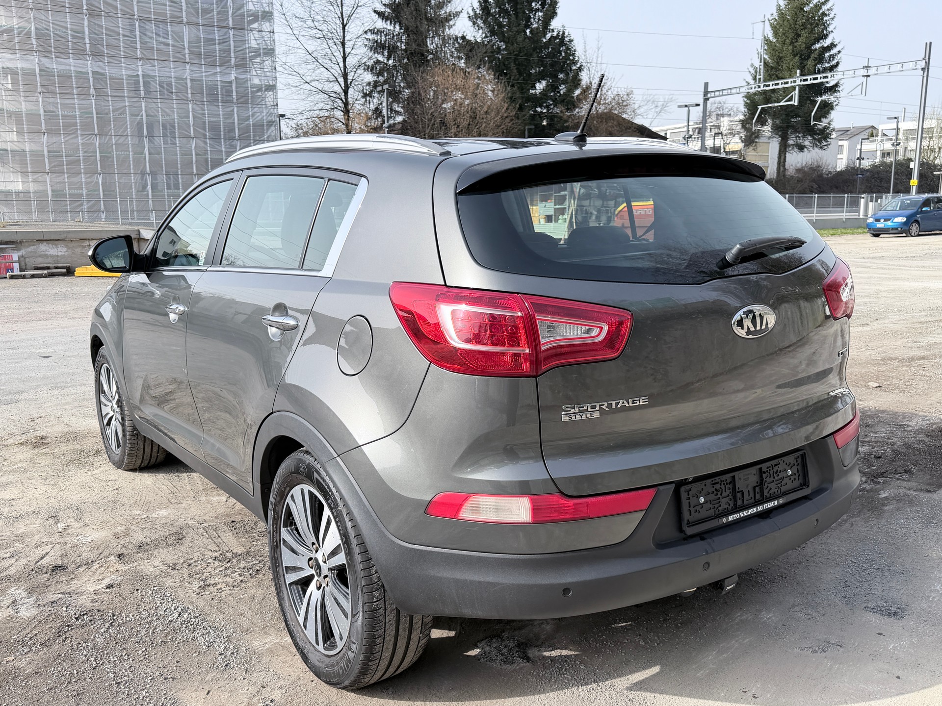 KIA Sportage 2.0 CRDi Style 4WD Automatic-image-4