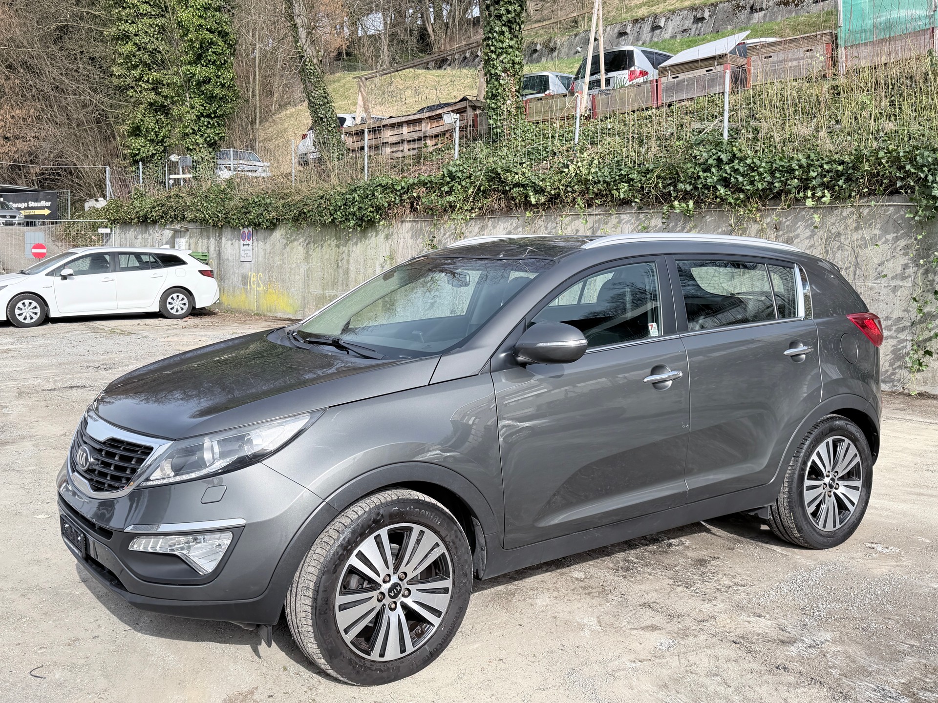 KIA Sportage 2.0 CRDi Style 4WD Automatic-image-2
