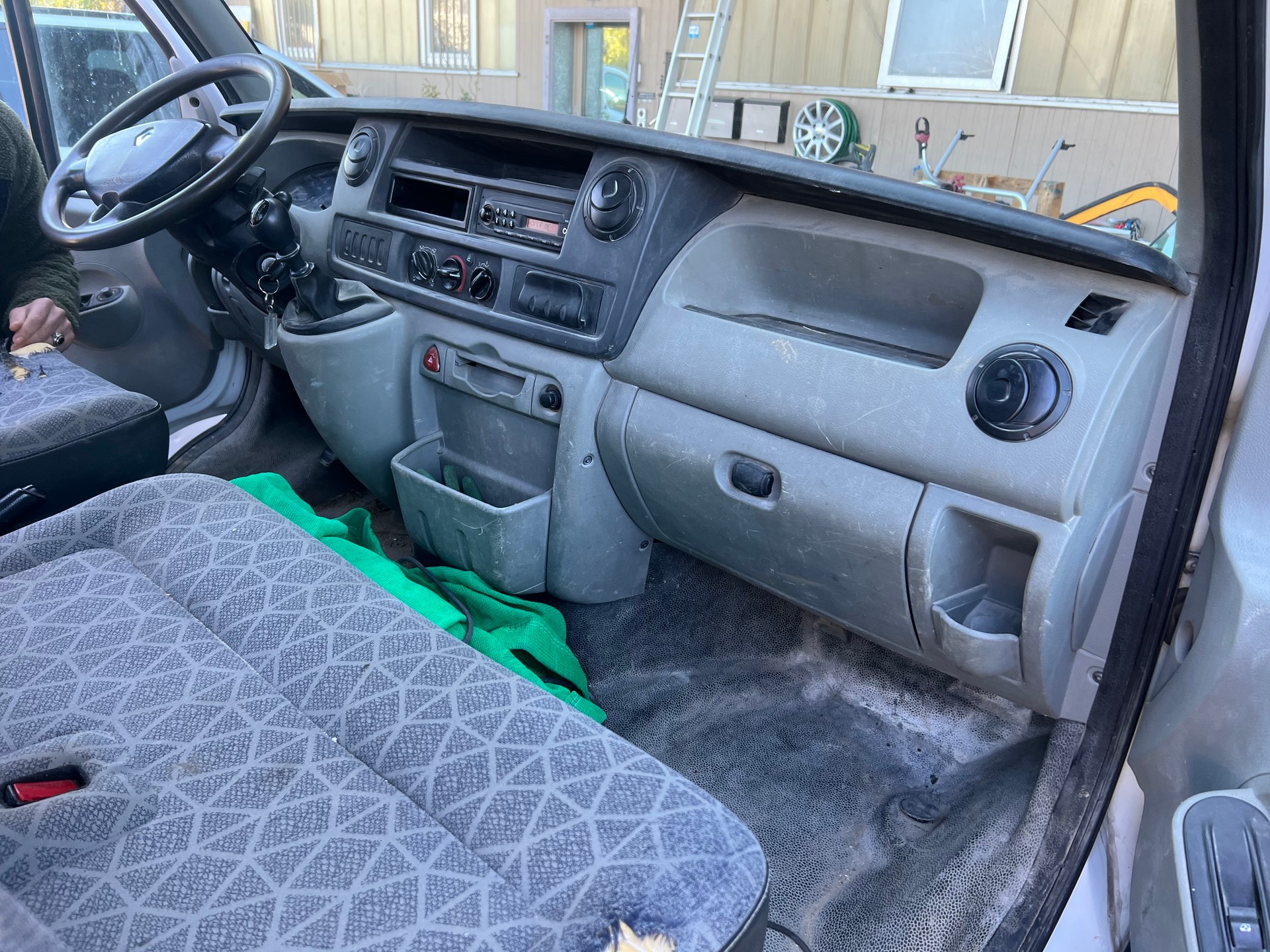 RENAULT Master T35 2.5dCi-image-10