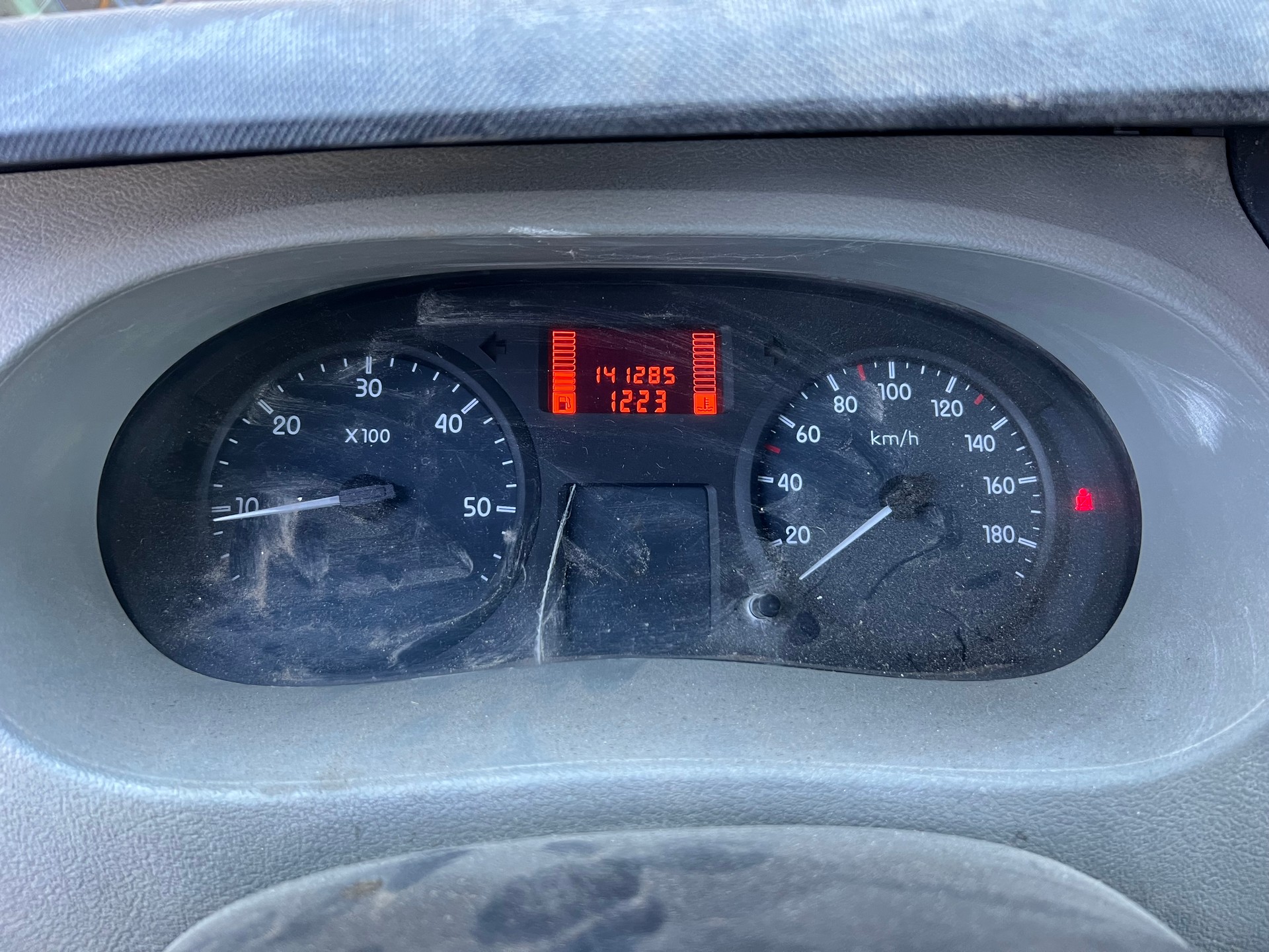 RENAULT Master T35 2.5dCi-image-11
