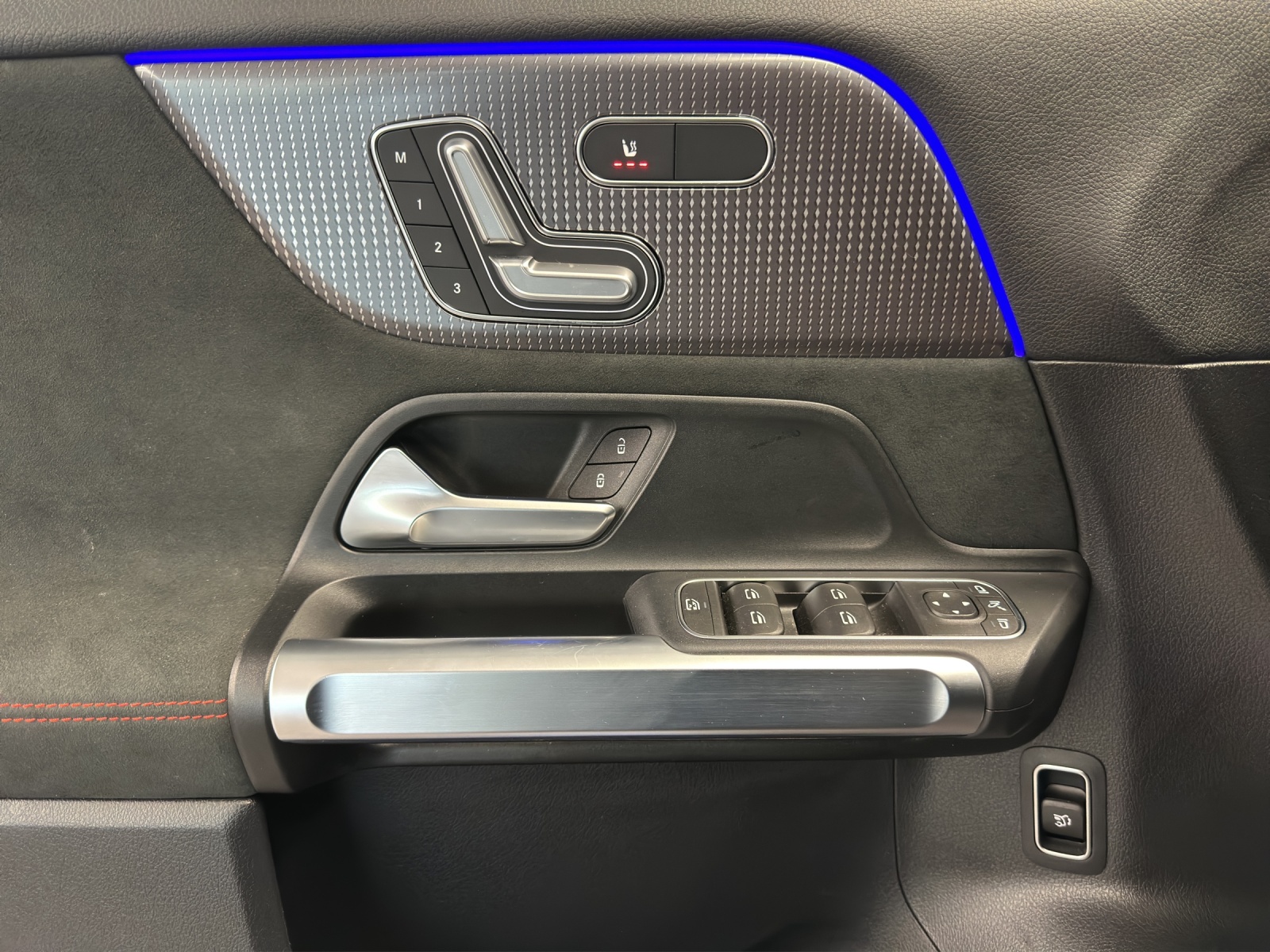Image MERCEDES-BENZ EQB-300 EQB 300 4Matic AMG Line