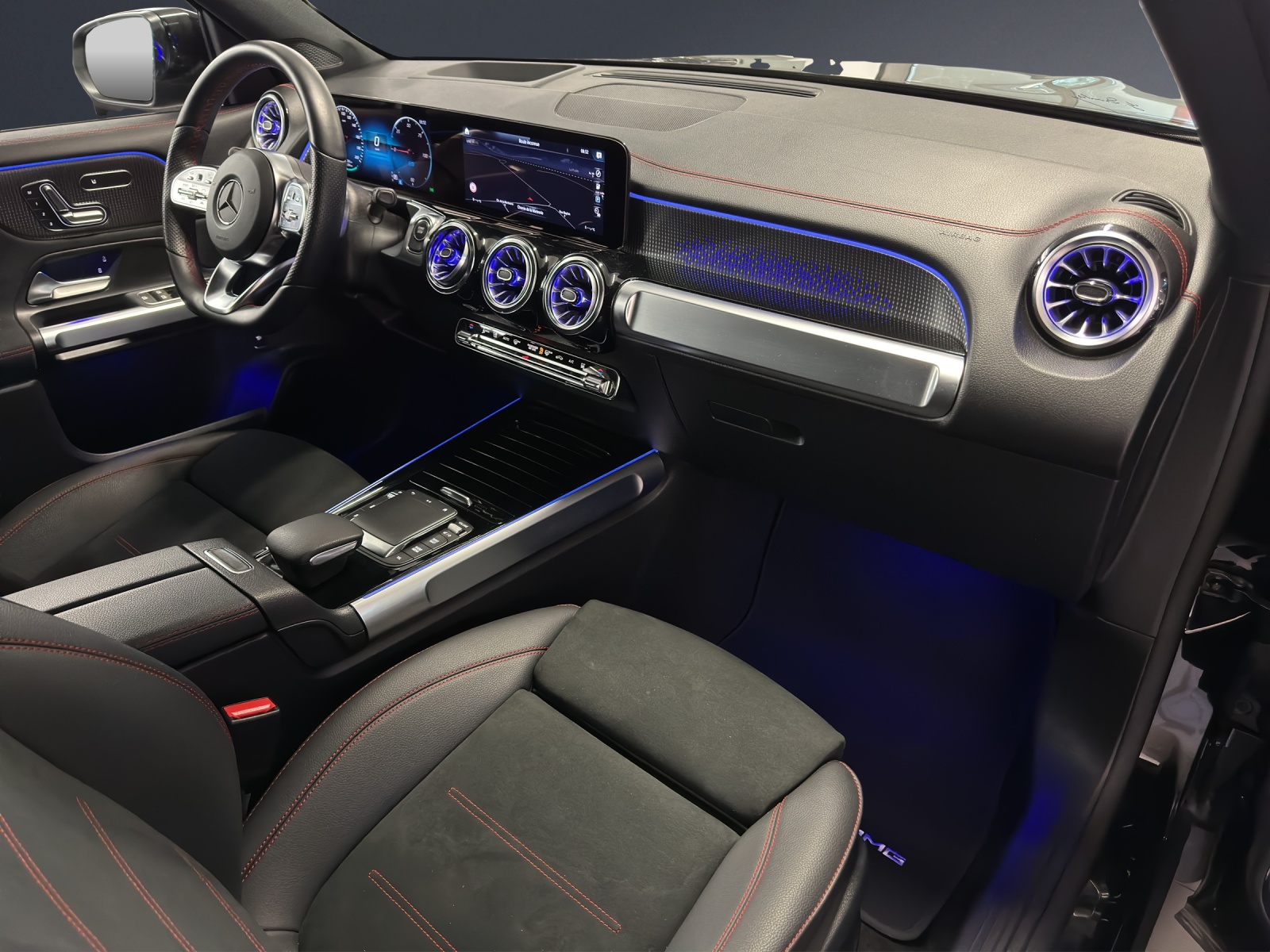 Image MERCEDES-BENZ EQB-300 EQB 300 4Matic AMG Line