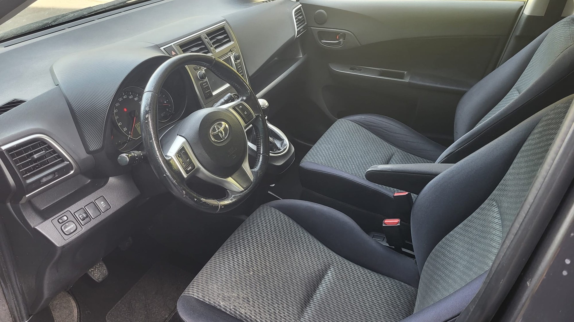 TOYOTA Verso-S 1.4 D-4D Linea Sol-image-10