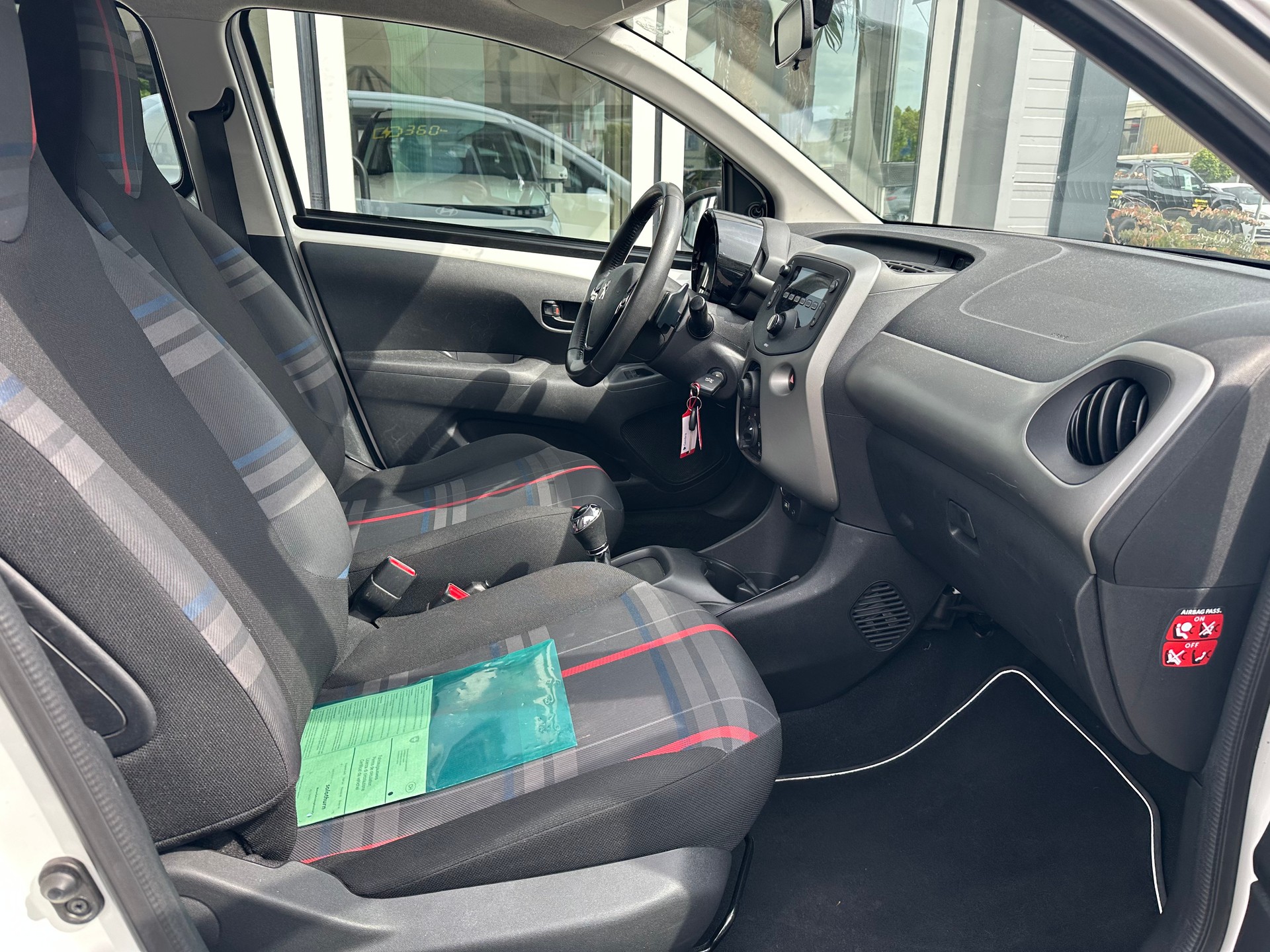 PEUGEOT 108 1.0 VTi Allure ETG-image-10