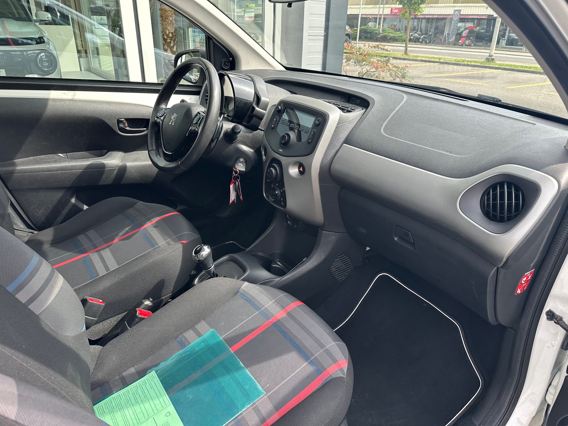 PEUGEOT 108 1.0 VTi Allure ETG-image-9