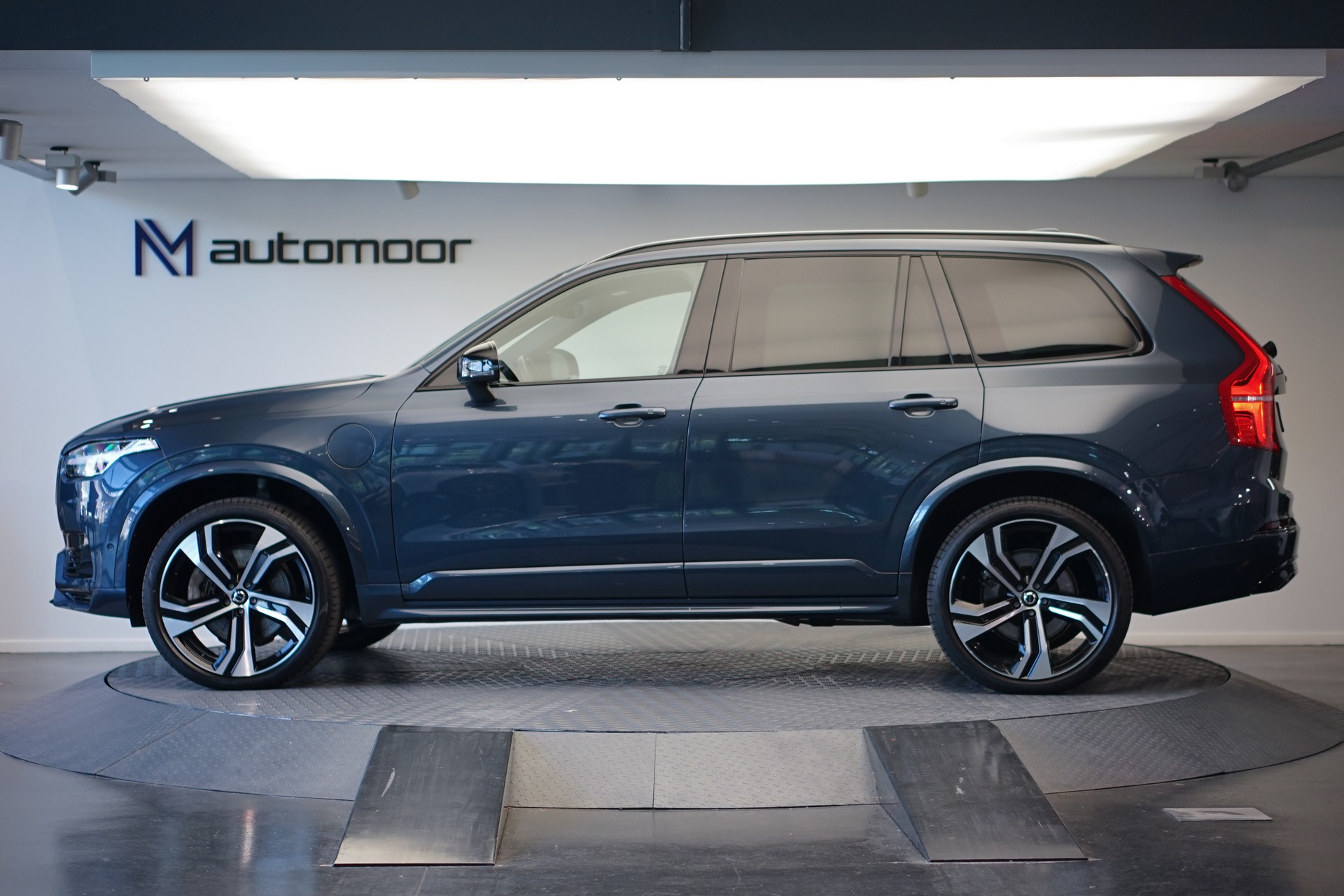 VOLVO XC90 T8 eAWD PluginHybrid R-Design Geartronic *Gratisservice* *7 Plätze*-image-8