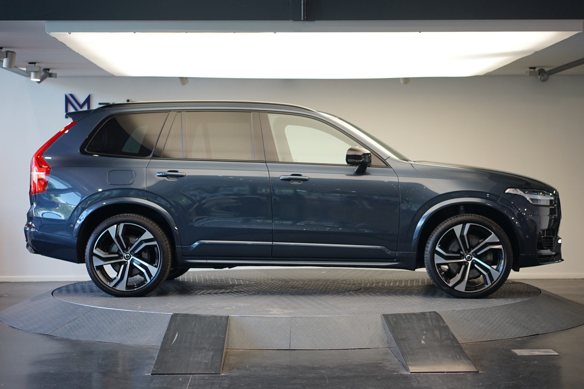 VOLVO XC90 T8 eAWD PluginHybrid R-Design Geartronic *Gratisservice* *7 Plätze*-image-3
