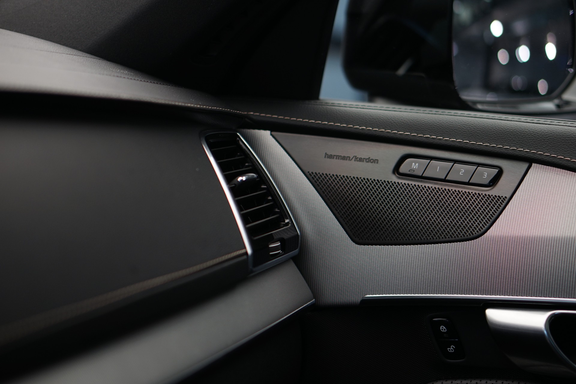 VOLVO XC90 T8 eAWD PluginHybrid R-Design Geartronic *Gratisservice* *7 Plätze*-image-34