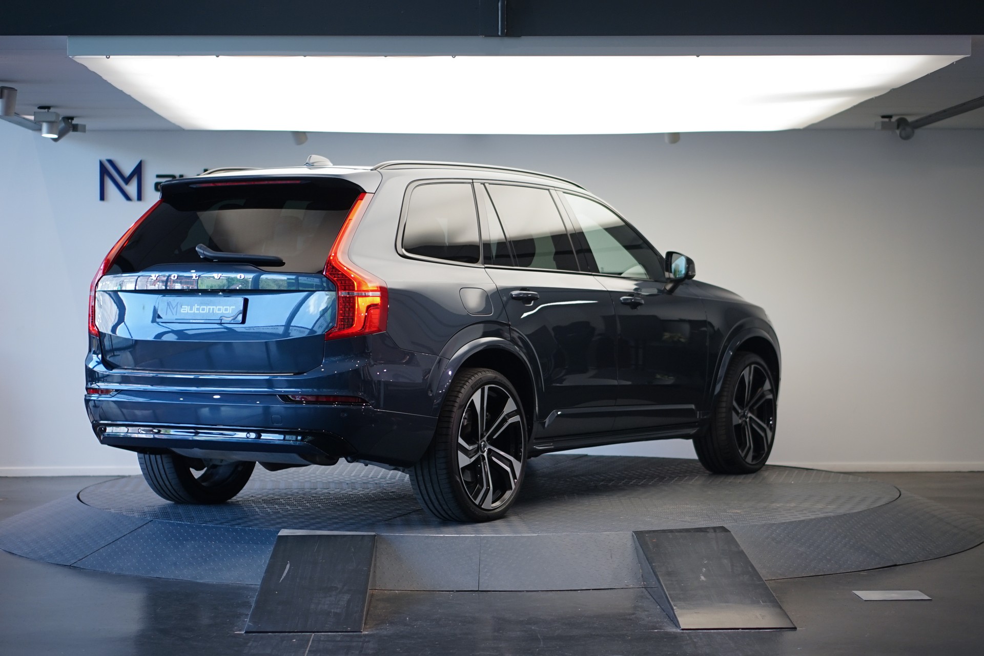 VOLVO XC90 T8 eAWD PluginHybrid R-Design Geartronic *Gratisservice* *7 Plätze*-image-4