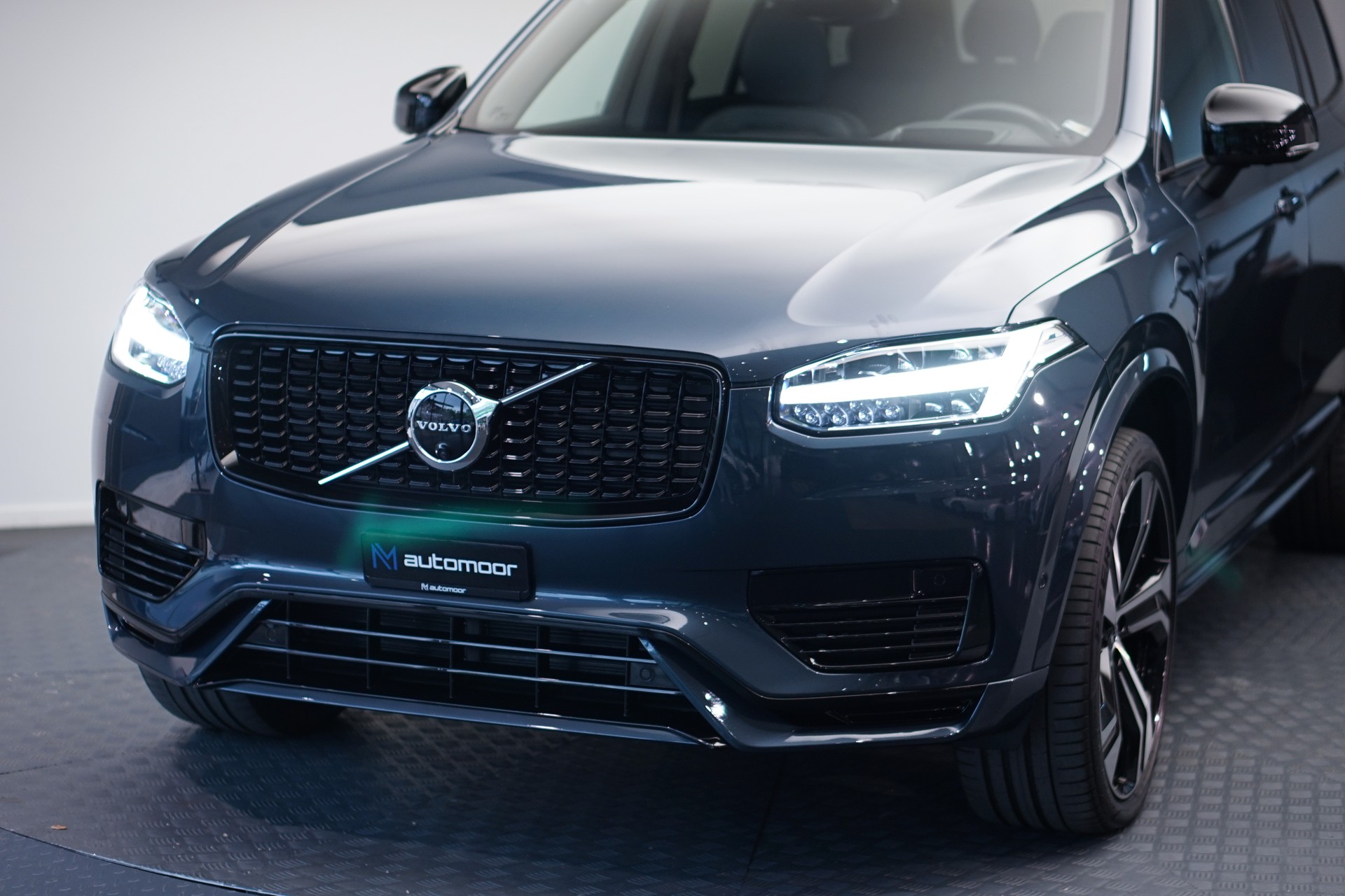 VOLVO XC90 T8 eAWD PluginHybrid R-Design Geartronic *Gratisservice* *7 Plätze*-image-9