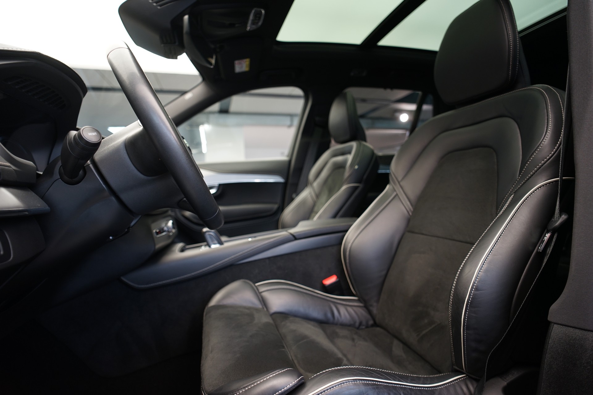 VOLVO XC90 T8 eAWD PluginHybrid R-Design Geartronic *Gratisservice* *7 Plätze*-image-16