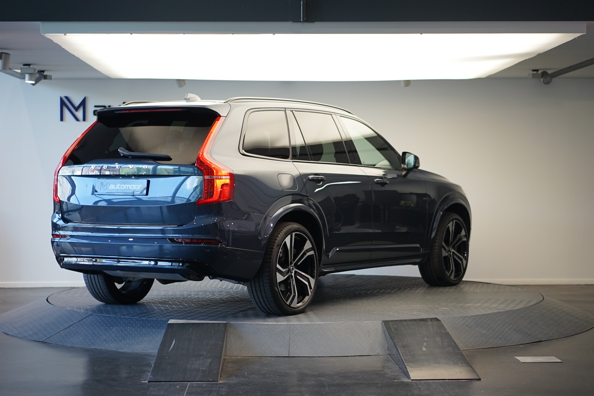 VOLVO XC90 T8 eAWD PluginHybrid R-Design Geartronic *Gratisservice* *7 Plätze*-image-4