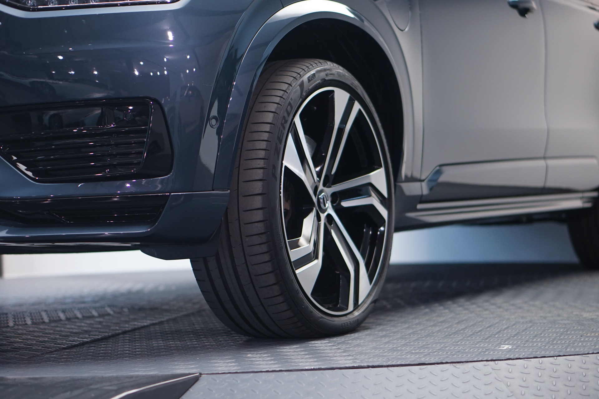 VOLVO XC90 T8 eAWD PluginHybrid R-Design Geartronic *Gratisservice* *7 Plätze*-image-44