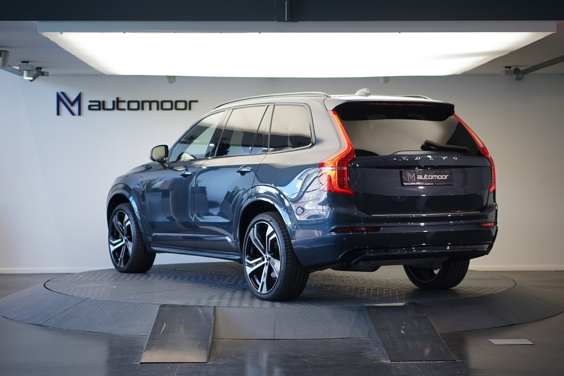 VOLVO XC90 T8 eAWD PluginHybrid R-Design Geartronic *Gratisservice* *7 Plätze*-image-6