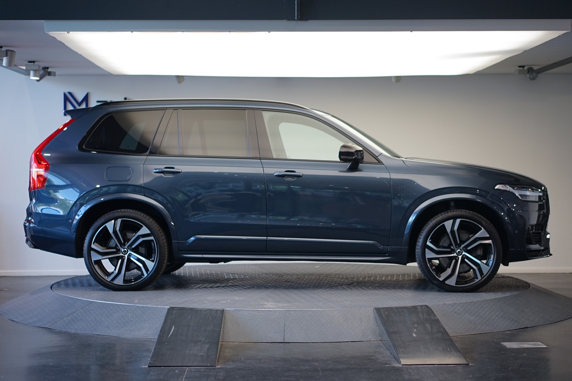 VOLVO XC90 T8 eAWD PluginHybrid R-Design Geartronic *Gratisservice* *7 Plätze*-image-3