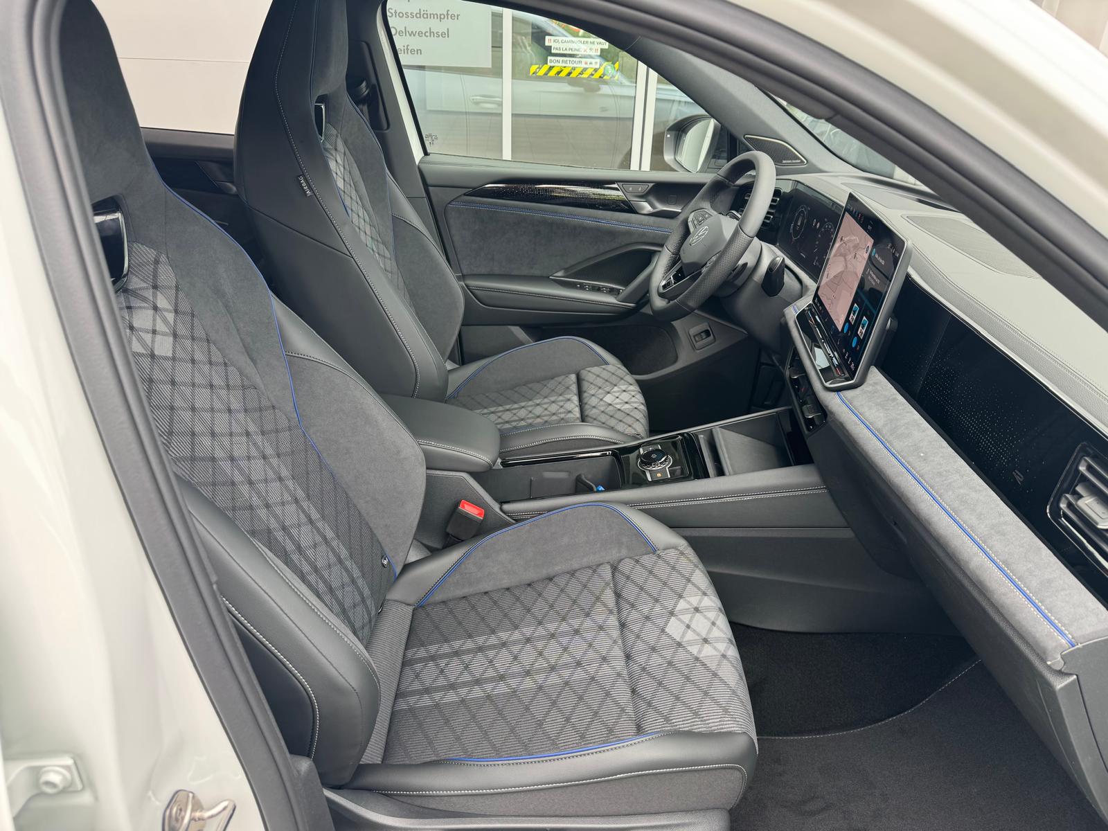 VW Tiguan 2.0 TSI DSG R-Line 4Motion-image-2