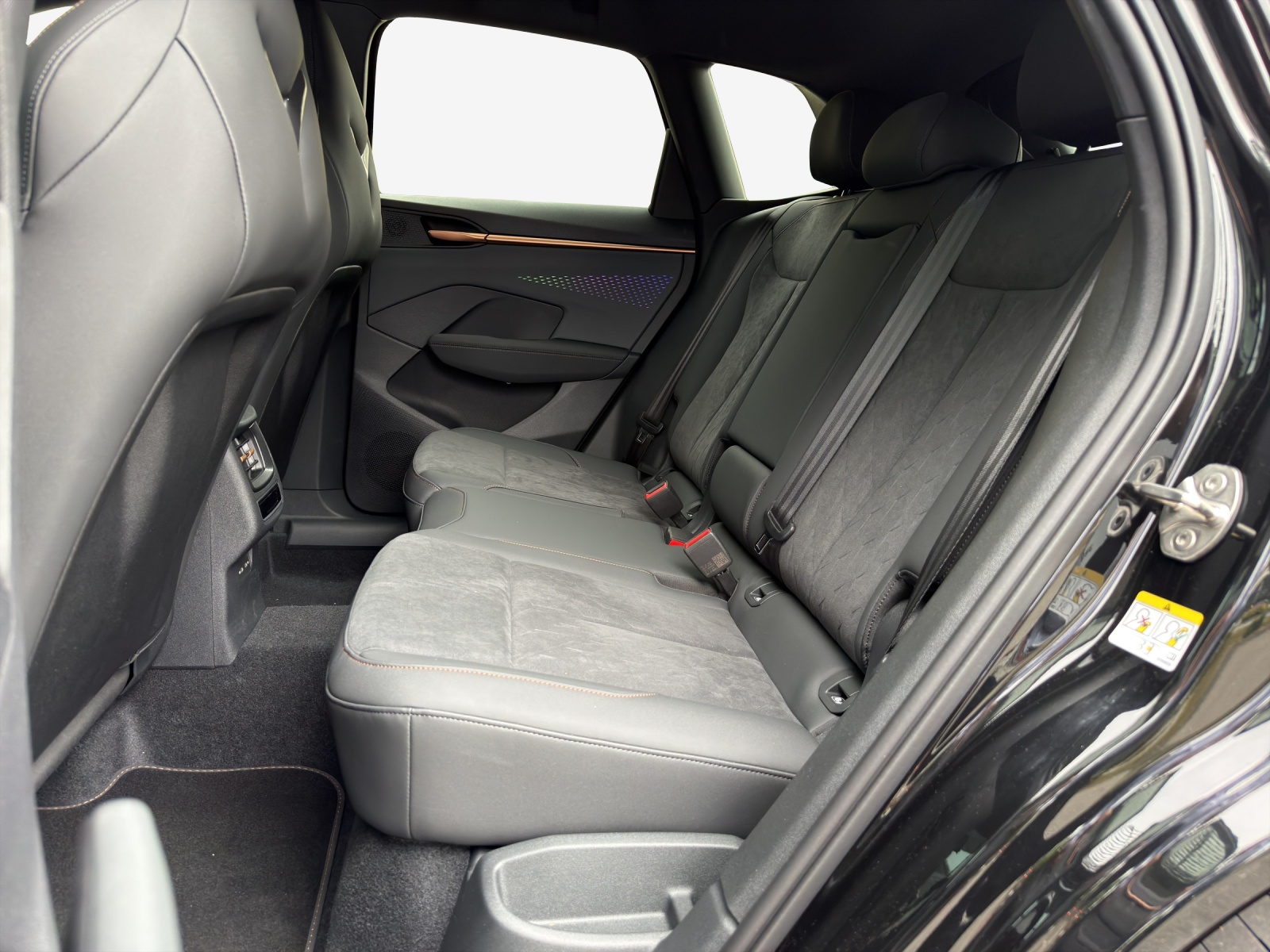 CUPRA Terramar 1.5 eHybrid DSG Black Symphony-image-11