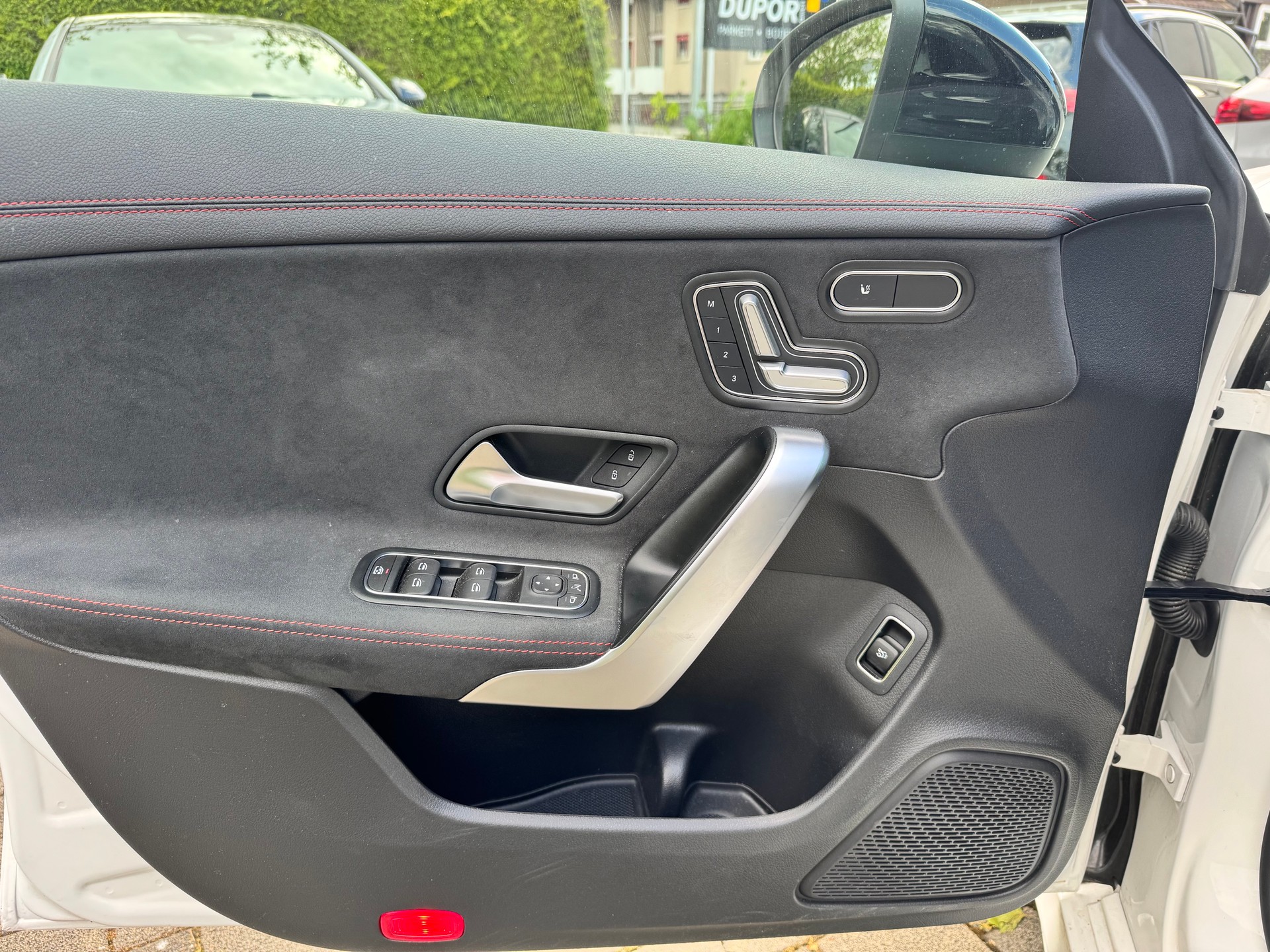 MERCEDES-BENZ CLA 200 AMG Line 7G-DCT-image-11