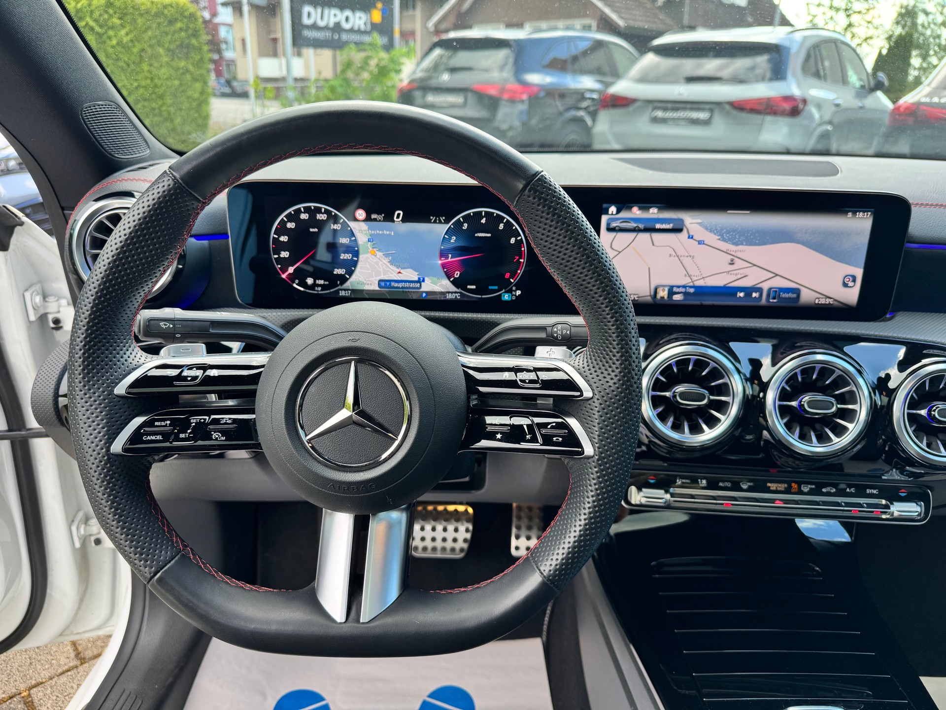 MERCEDES-BENZ CLA 200 AMG Line 7G-DCT-image-8