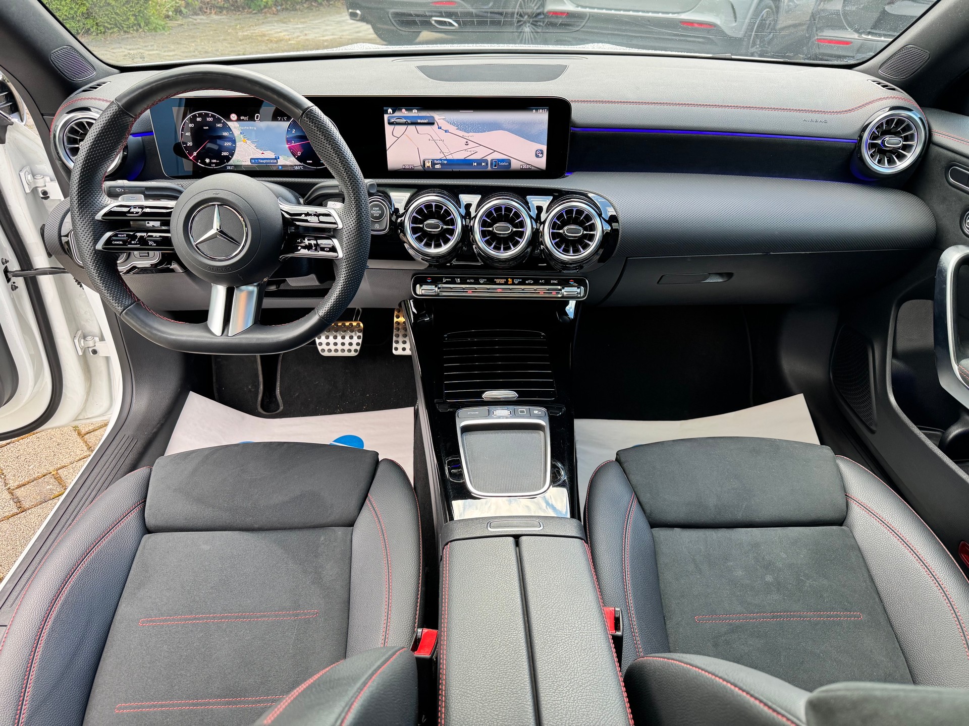 MERCEDES-BENZ CLA 200 AMG Line 7G-DCT-image-7