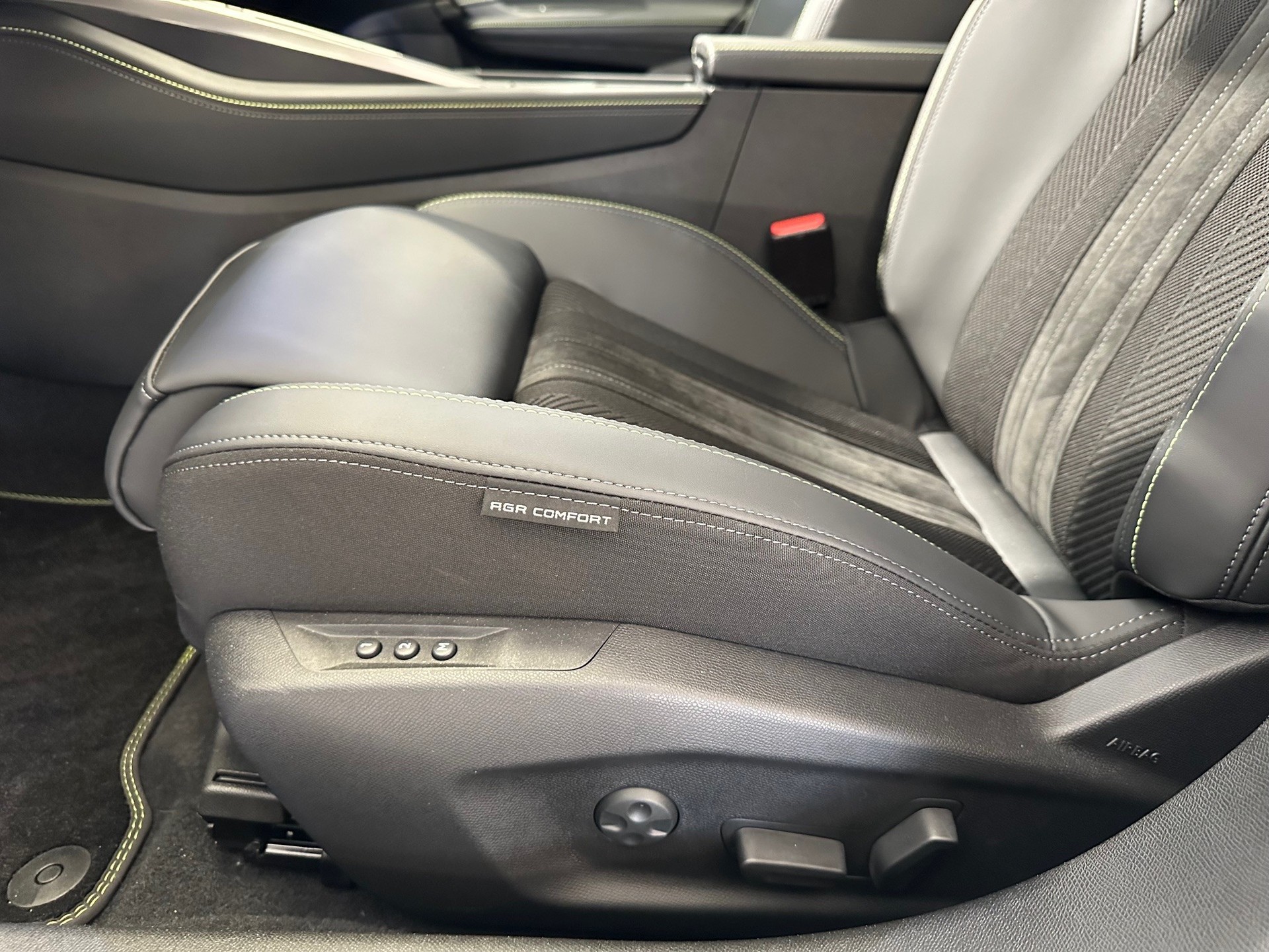 PEUGEOT 308 SW 1.2 Hybrid GT-image-10