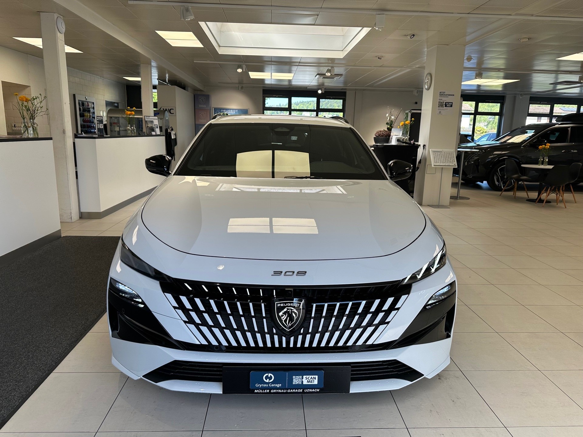 PEUGEOT 308 SW 1.2 Hybrid GT-image-1