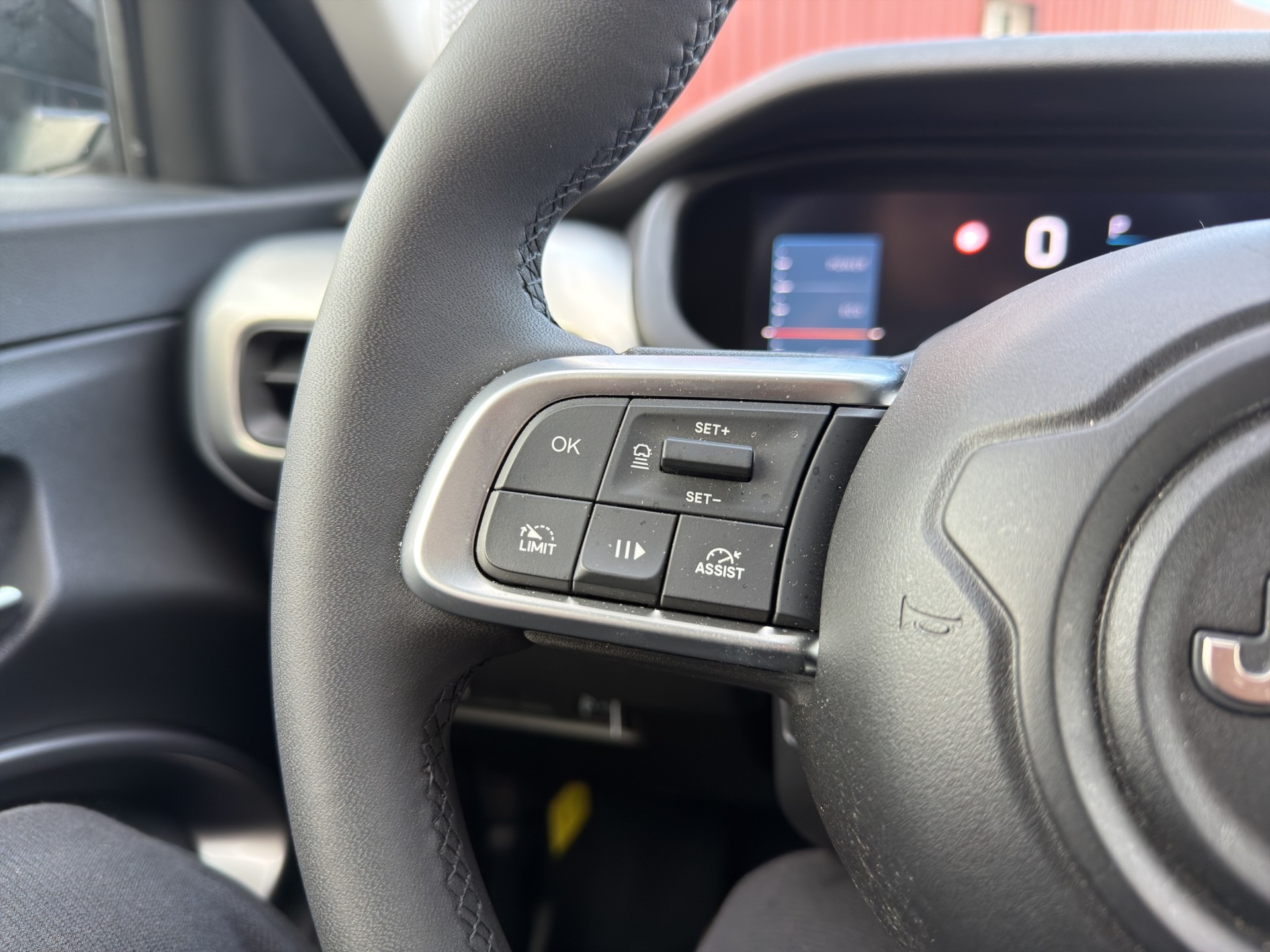 JEEP Avenger Summit-image-30