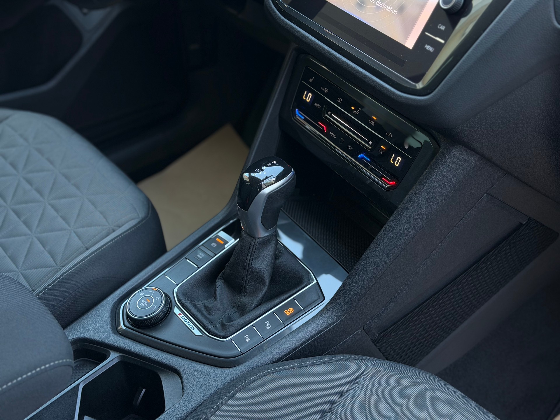 VW Tiguan 2.0 TDI SCR Life 4Motion DSG-image-18