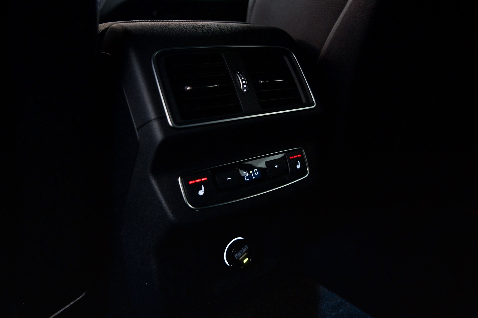 AUDI Q5 2.0 TFSI sport quattro S-tronic S-line-image-23