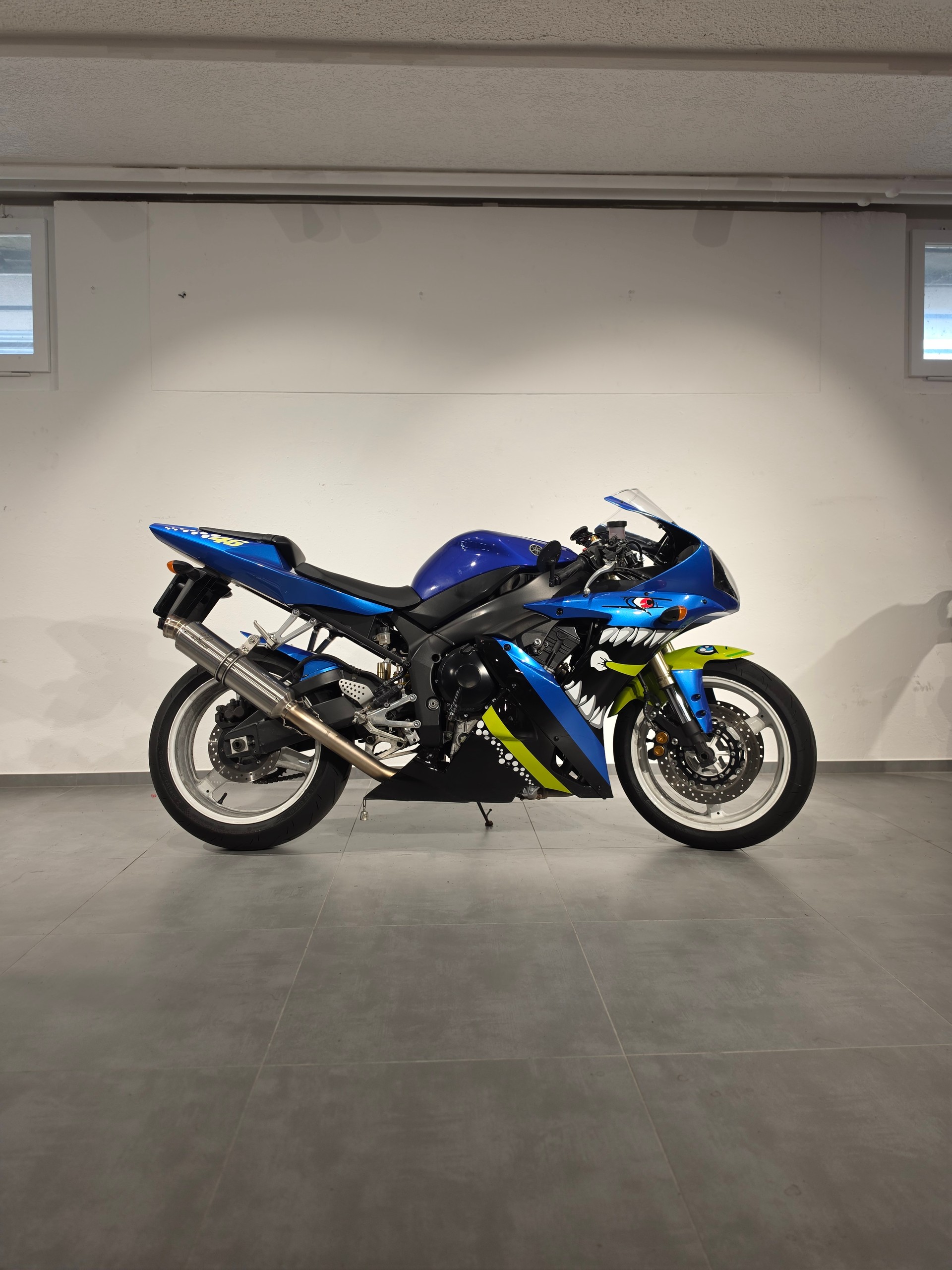YAMAHA YZF-R1