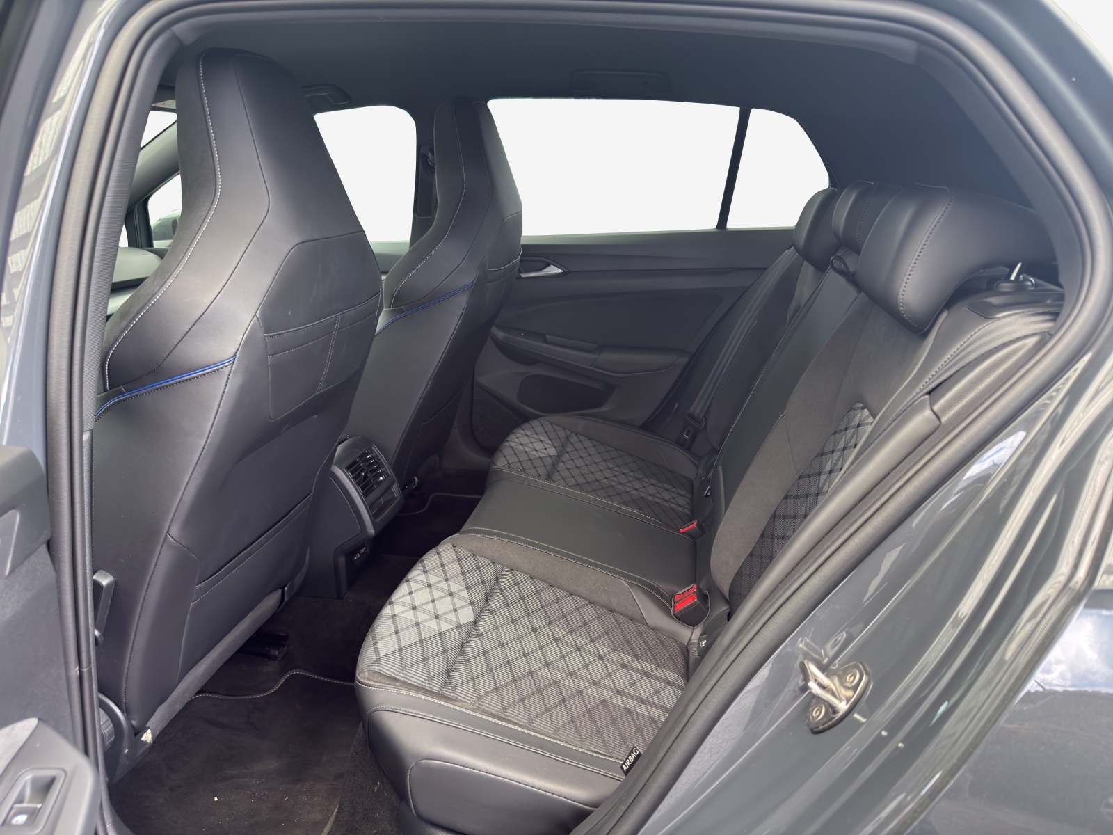VW Golf 2.0 TSI R-Line DSG 4 Motion-image-11