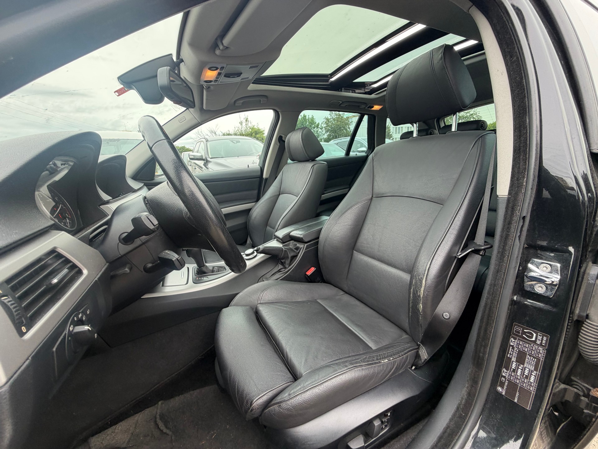 BMW 335i Touring-image-7