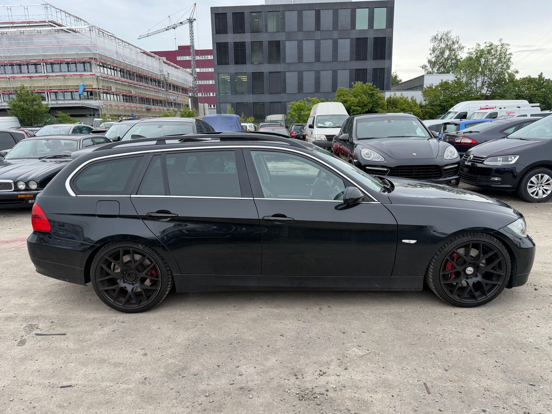 BMW 335i Touring-image-2