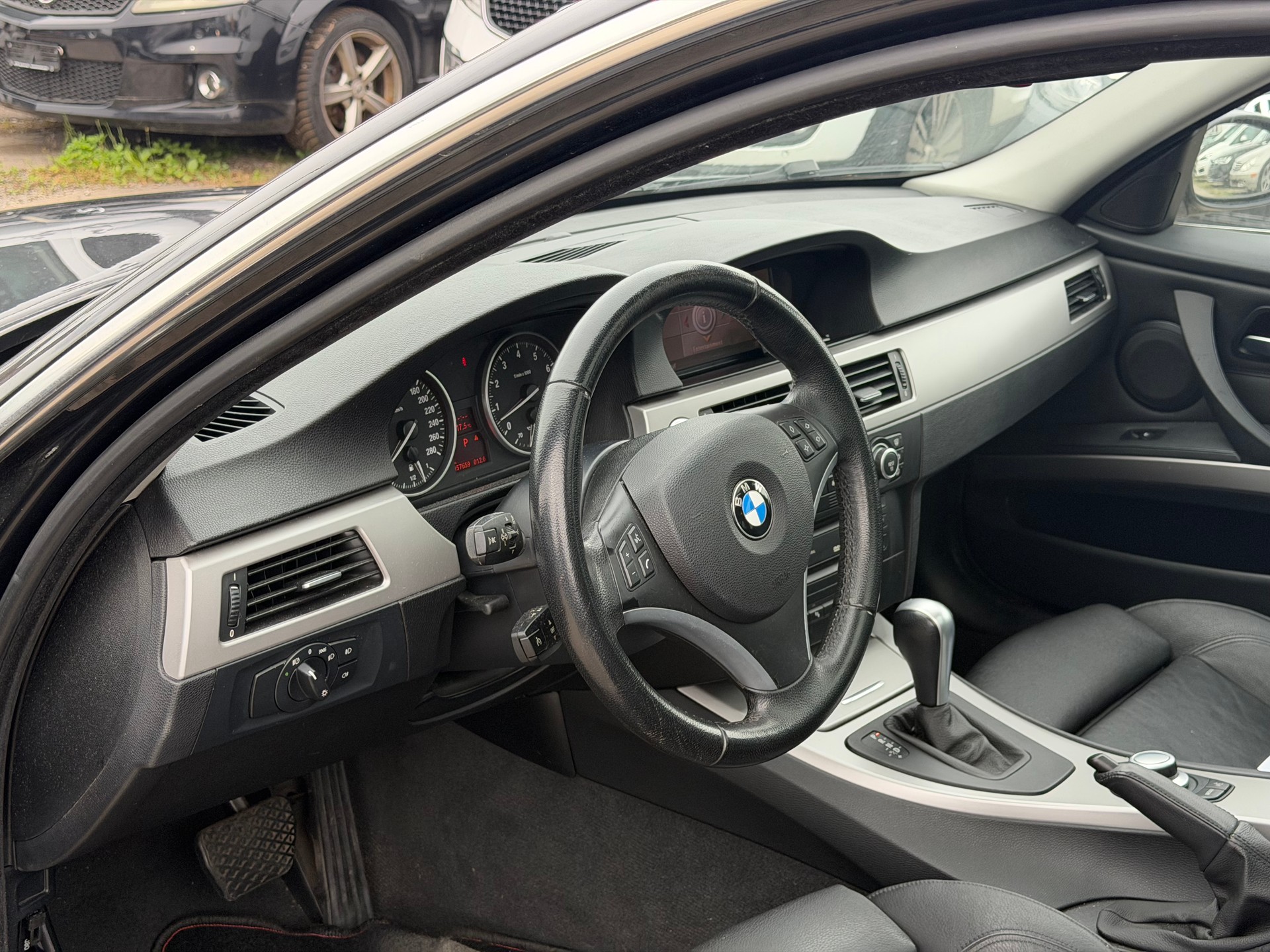 BMW 335i Touring-image-8
