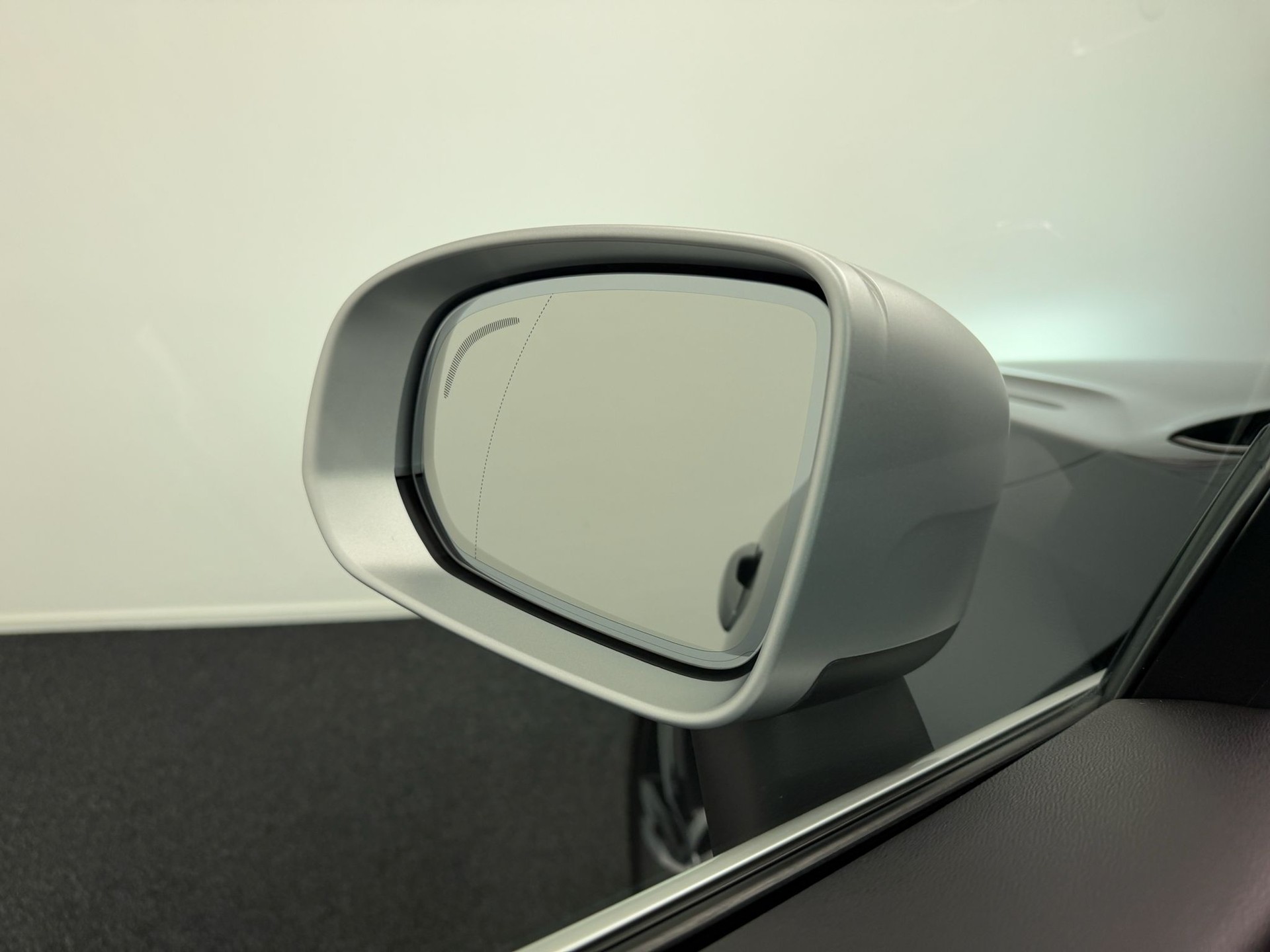 VOLVO XC60 D5 AWD R-Design Geartronic-image-16