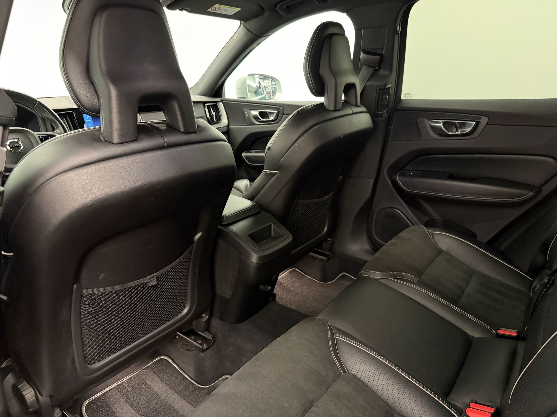 VOLVO XC60 D5 AWD R-Design Geartronic-image-14