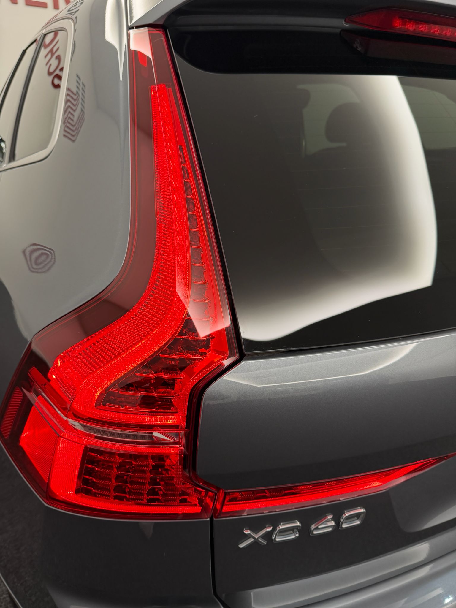VOLVO XC60 D5 AWD R-Design Geartronic-image-8