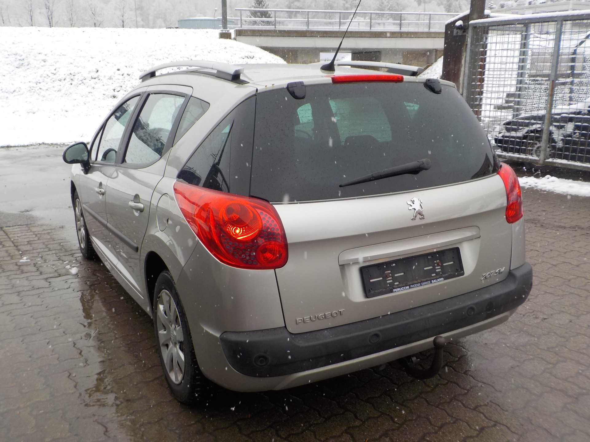 PEUGEOT 207 SW 1.6 16V Sport Automatic-image-2