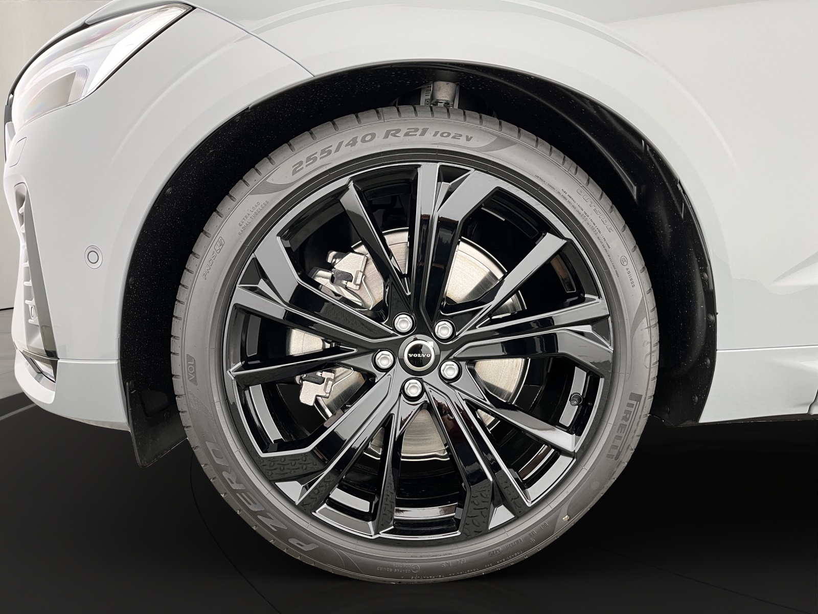 VOLVO XC60 2.0 B5 MH Black Edition AWD-image-6