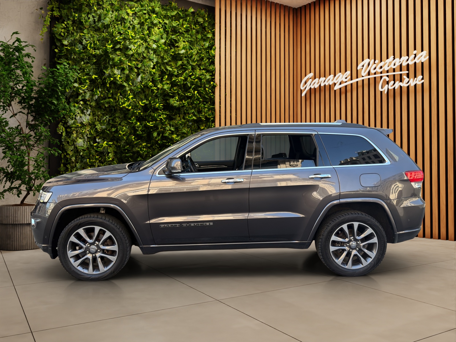 JEEP Grand Cherokee 3.0 CRD Overland Automatic-image-2