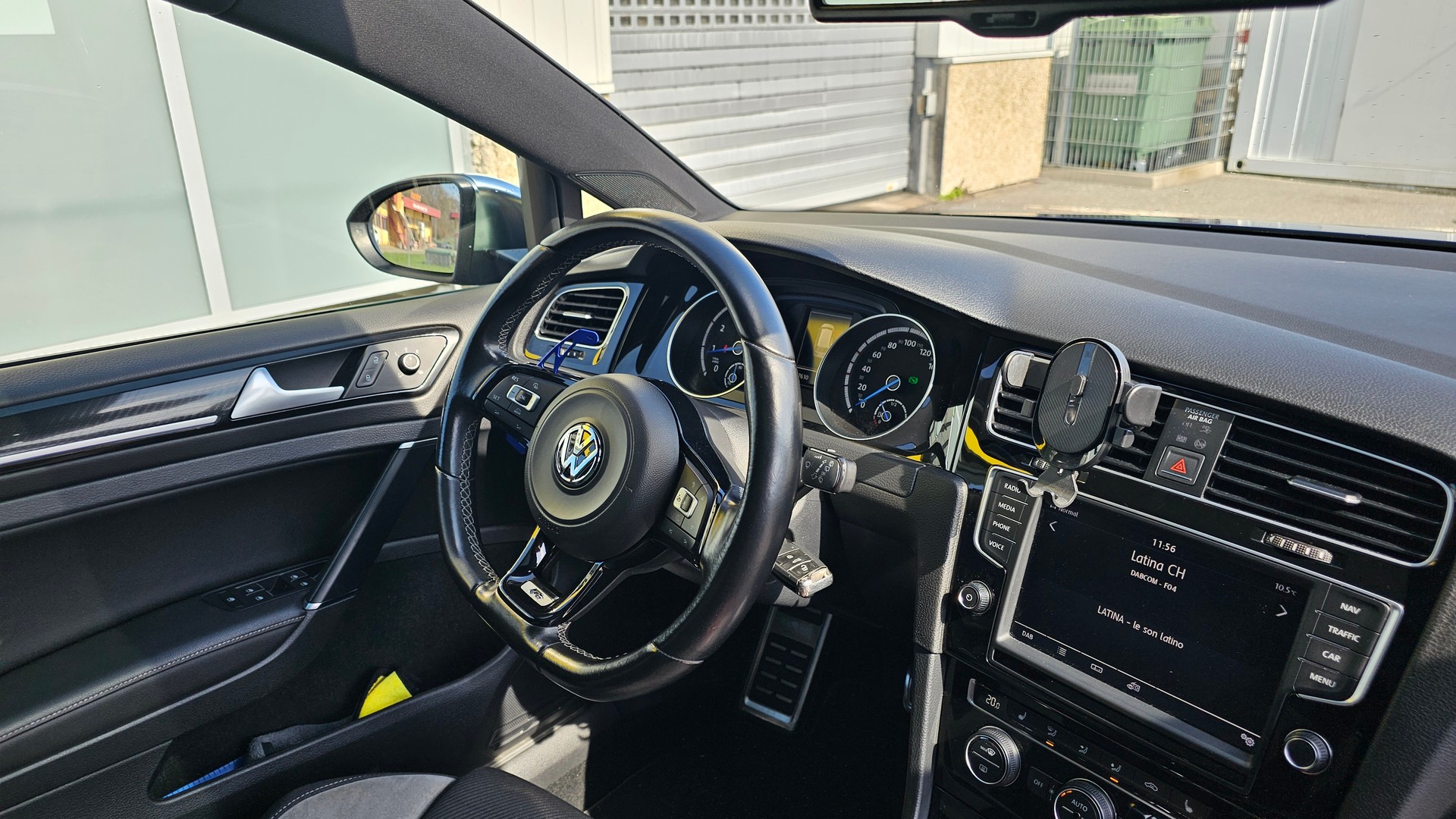 VW 2.0 TSI R DSG 4motion-image-4