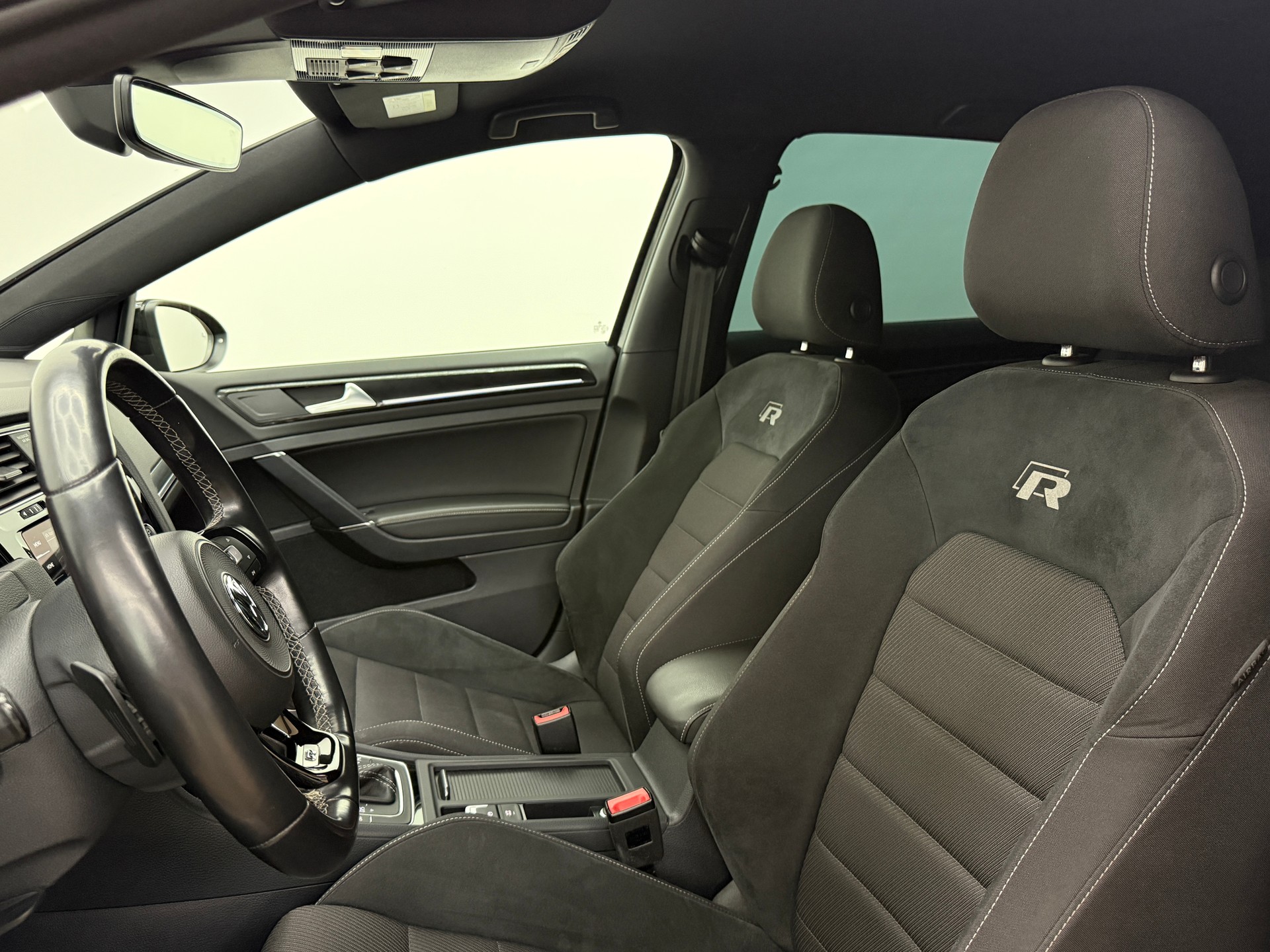 VW Golf 2.0 TSI R 4Motion DSG-image-19