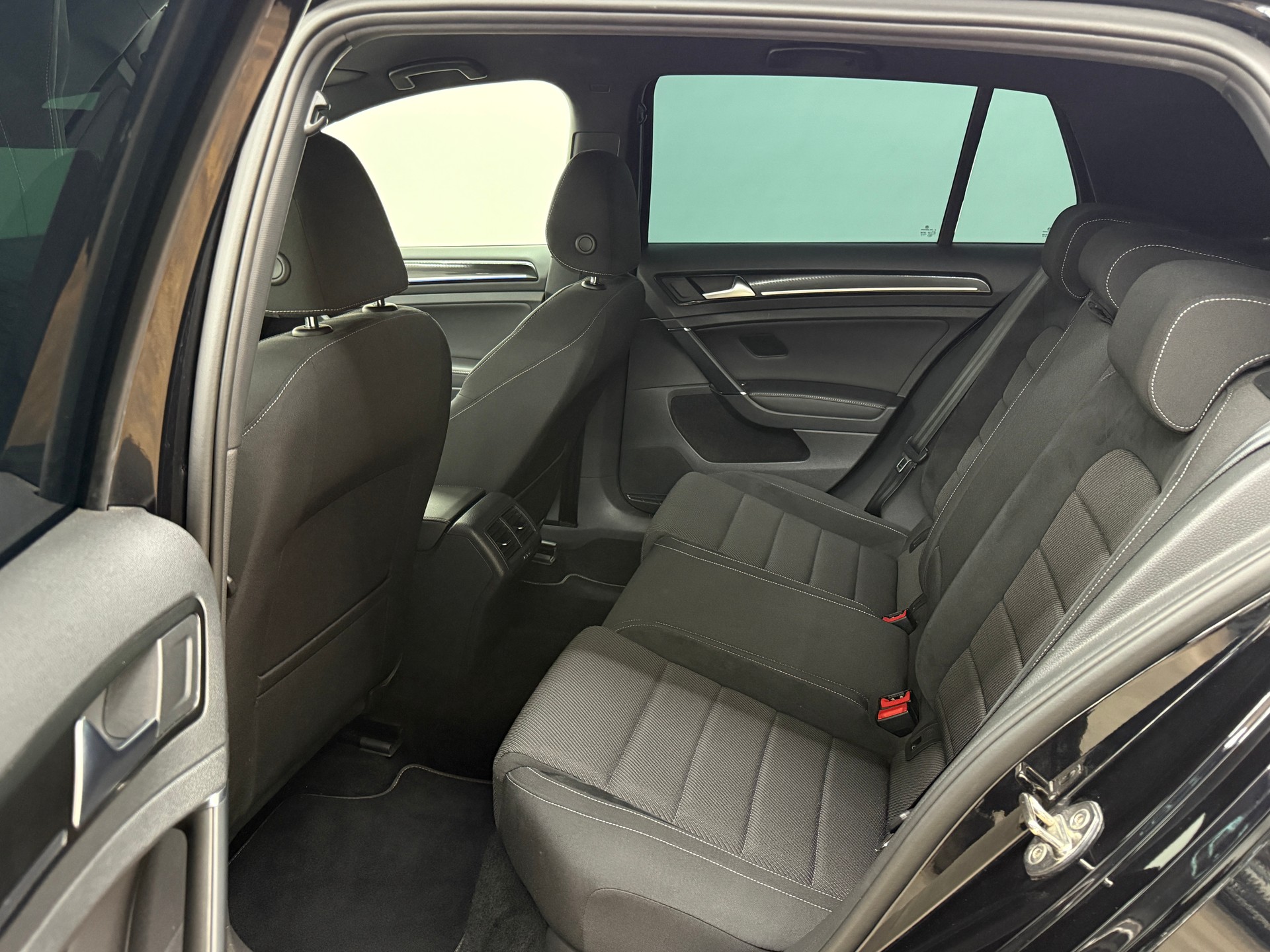VW Golf 2.0 TSI R 4Motion DSG-image-22