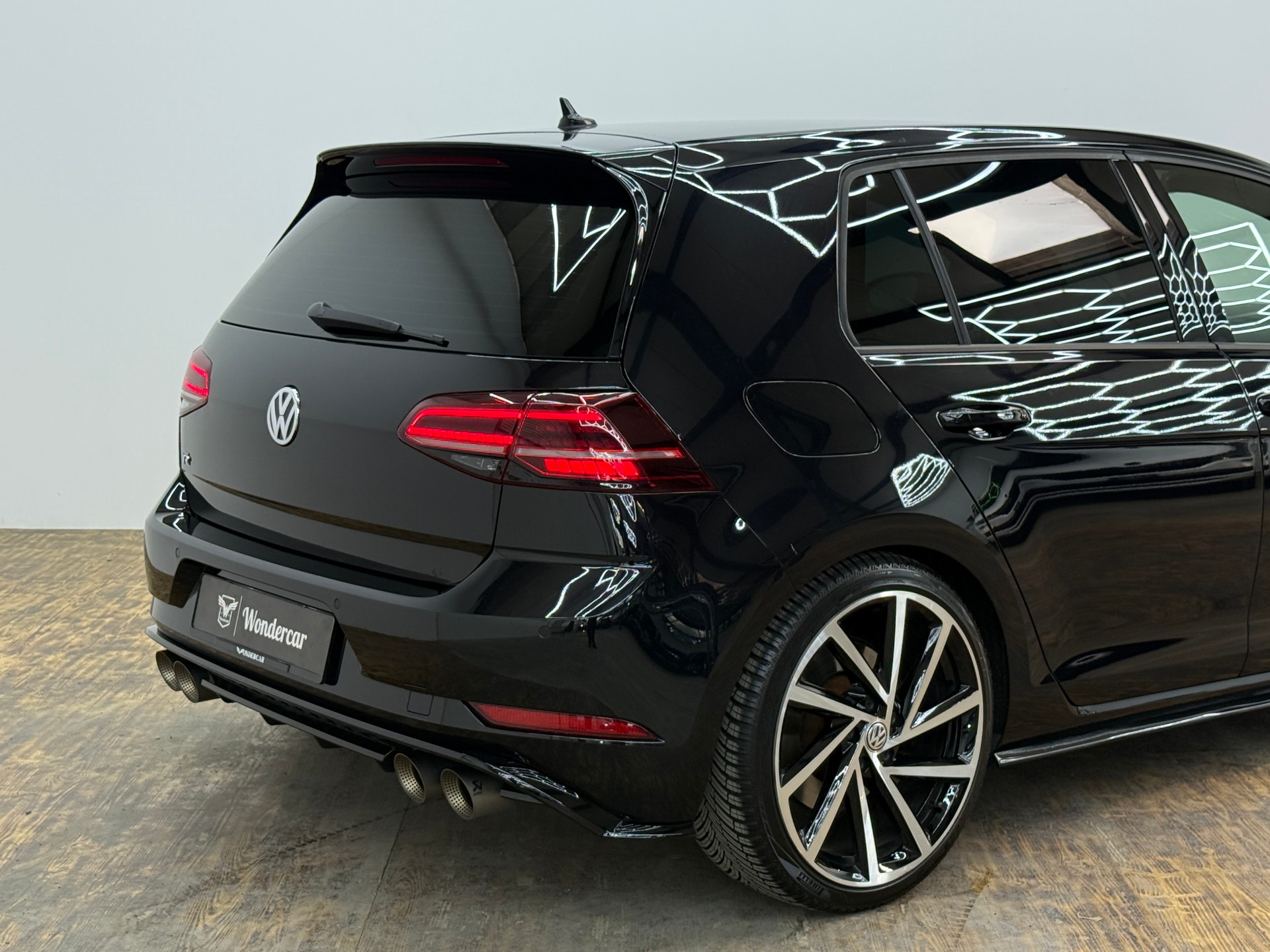 VW Golf 2.0 TSI R 4Motion DSG-image-13