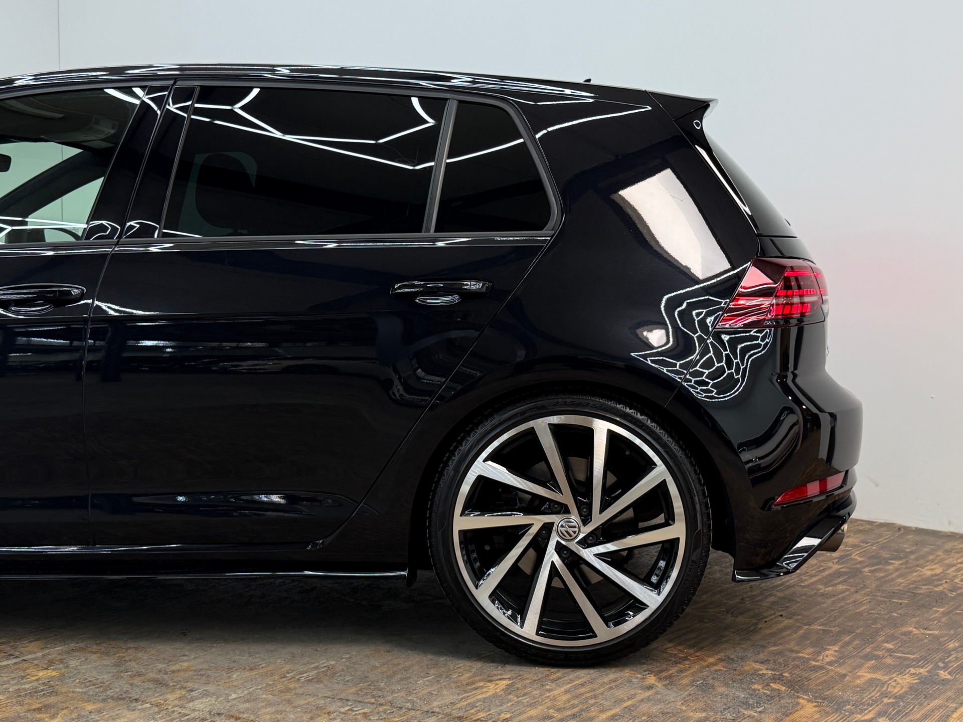 VW Golf 2.0 TSI R 4Motion DSG-image-7