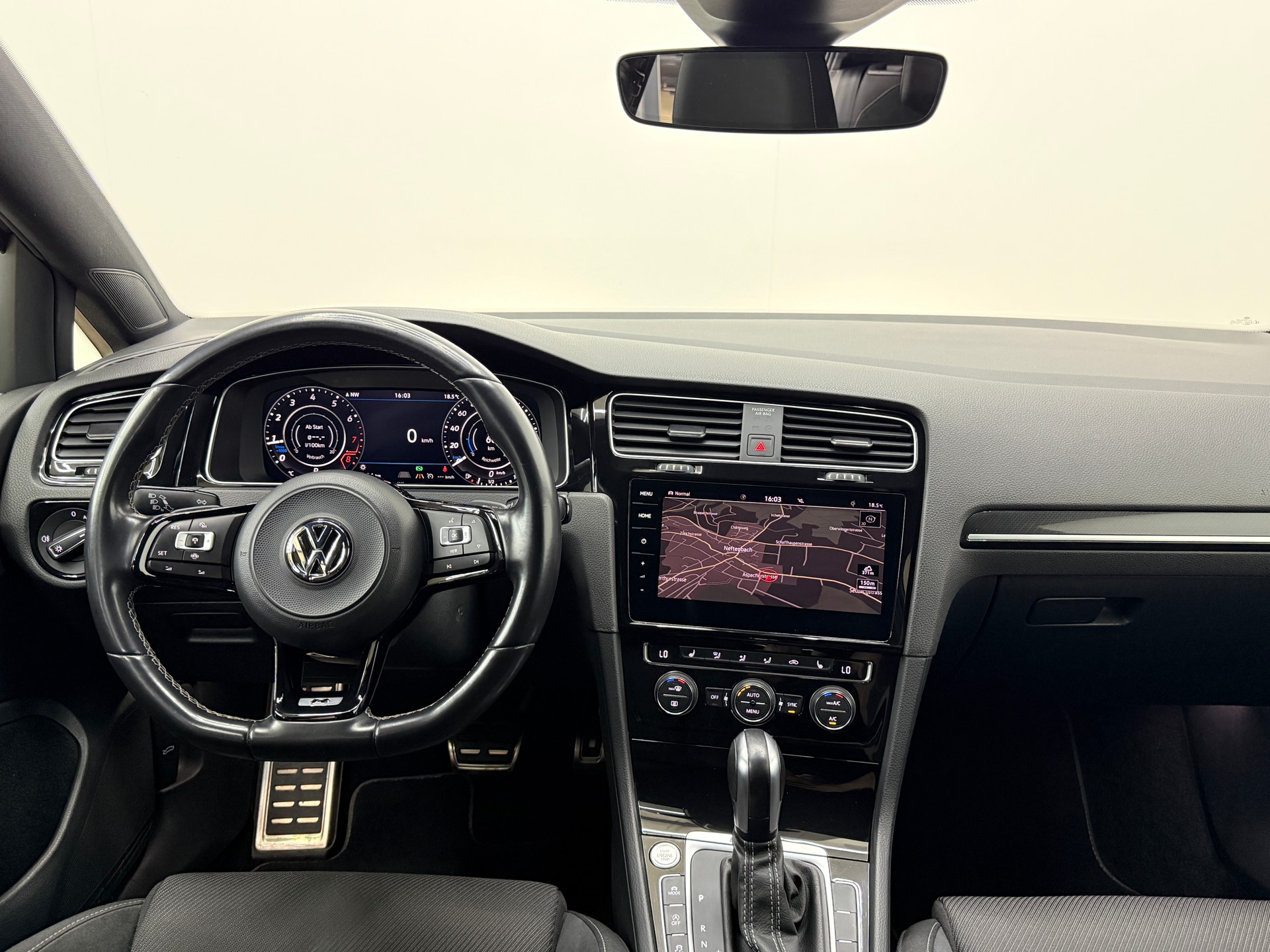 VW Golf 2.0 TSI R 4Motion DSG-image-24