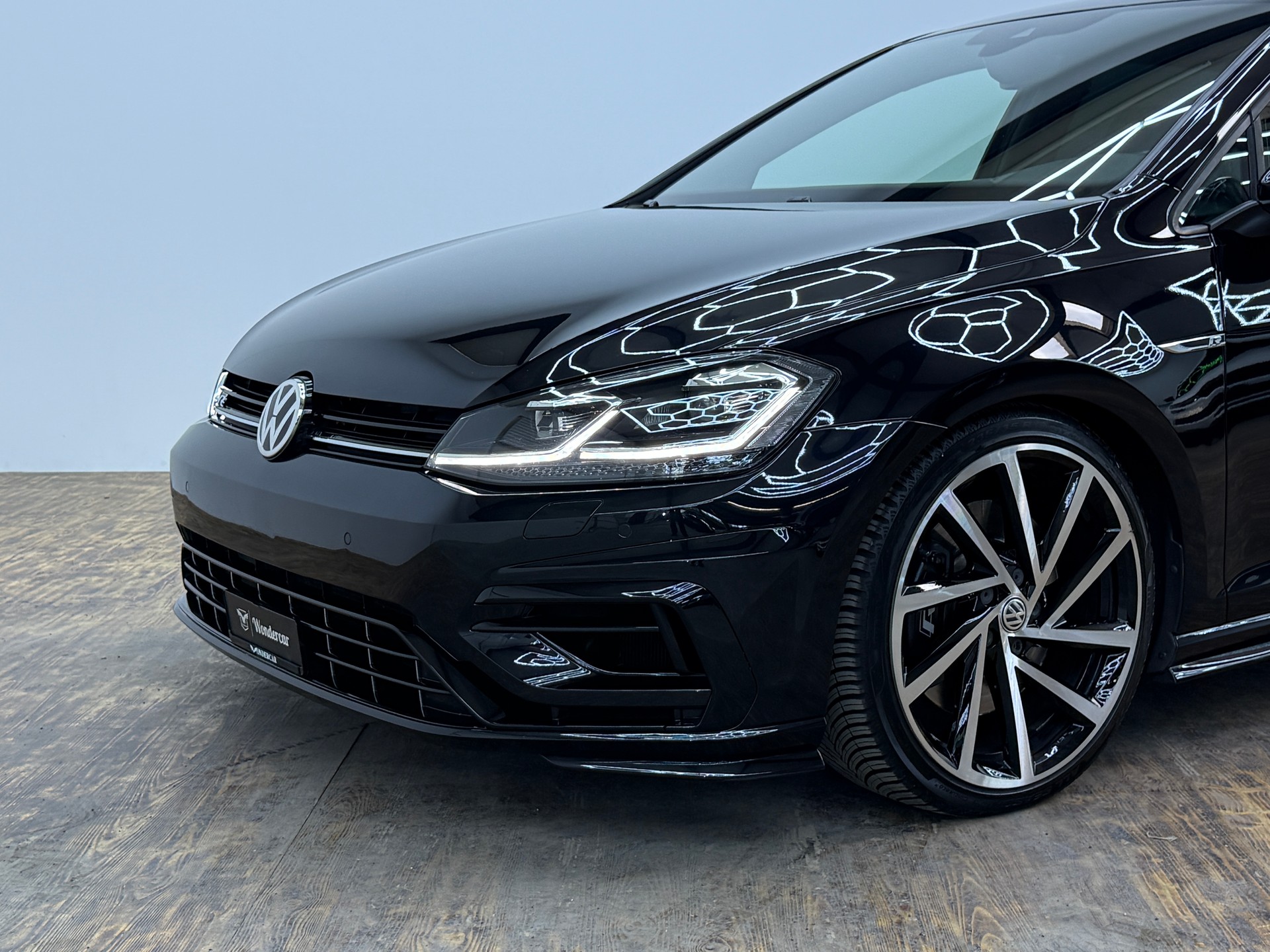 VW Golf 2.0 TSI R 4Motion DSG-image-4