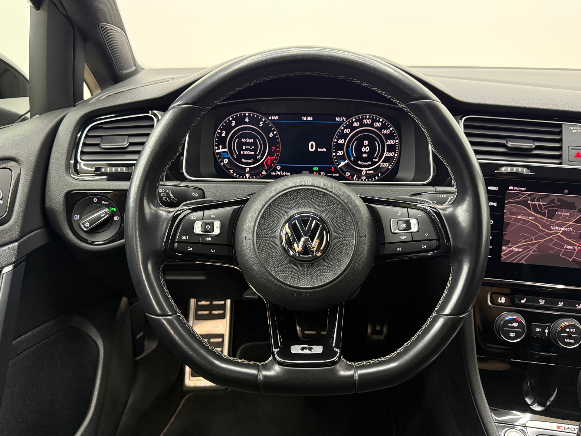 VW Golf 2.0 TSI R 4Motion DSG-image-25
