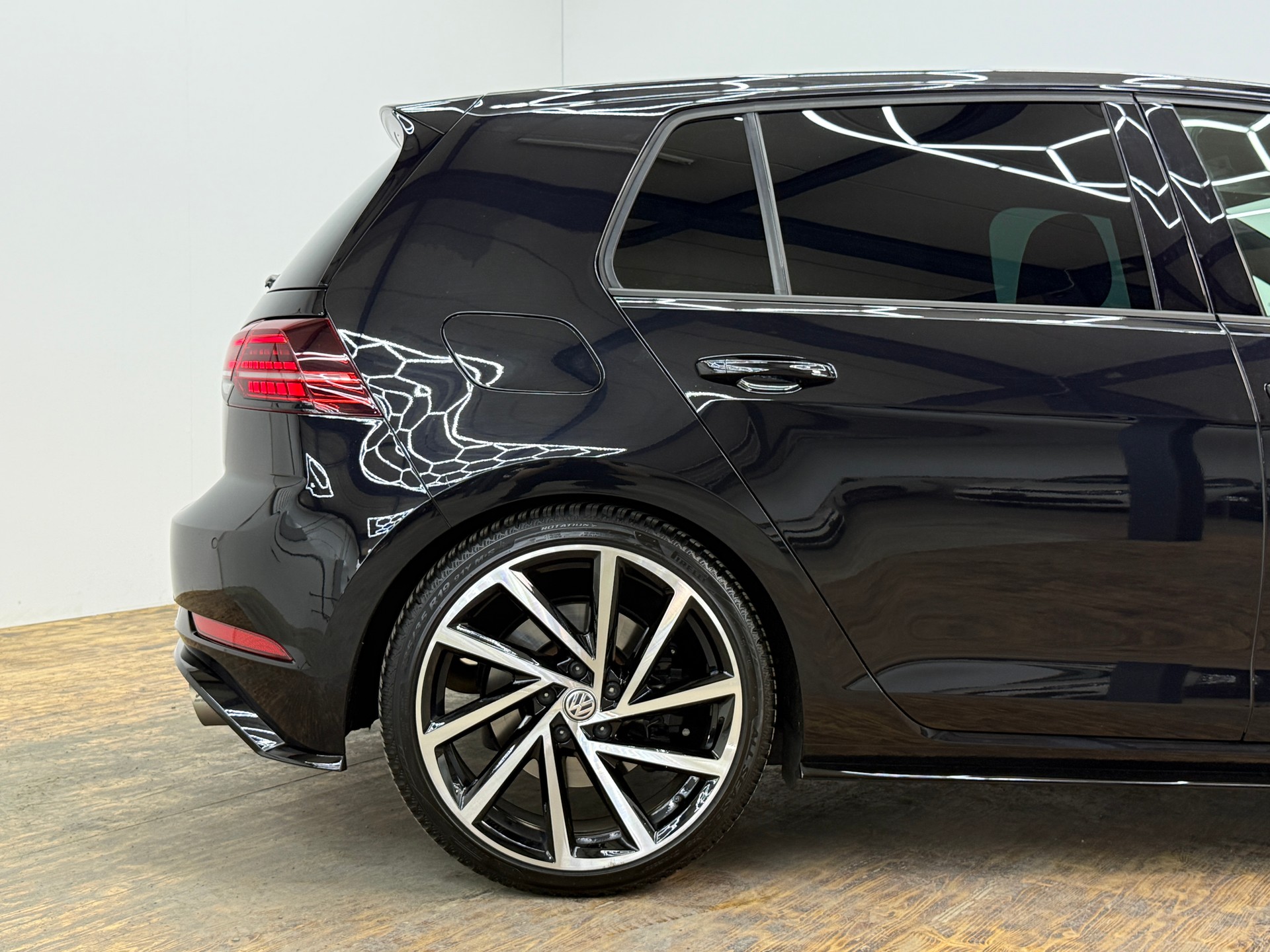 VW Golf 2.0 TSI R 4Motion DSG-image-14