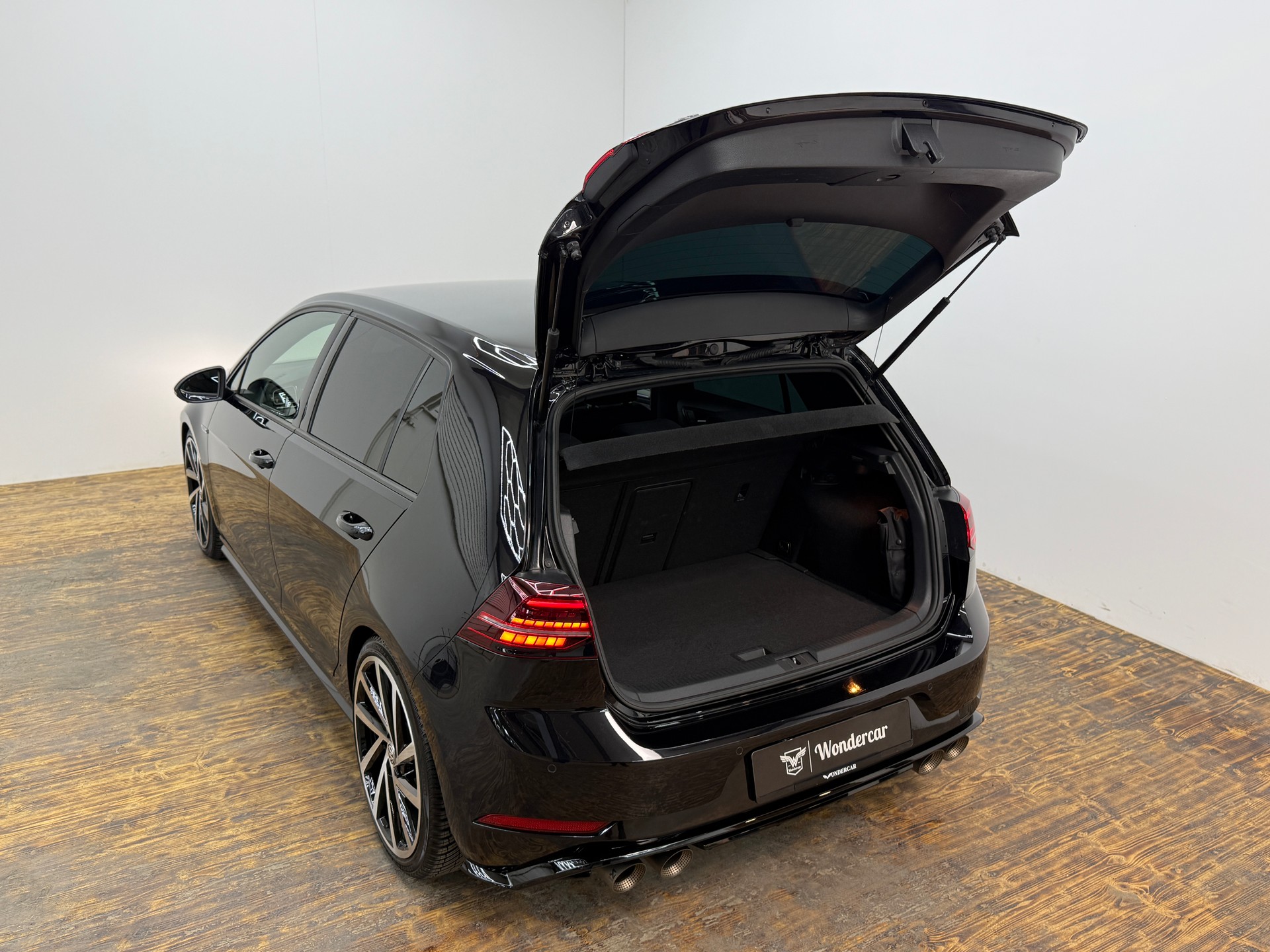 VW Golf 2.0 TSI R 4Motion DSG-image-23